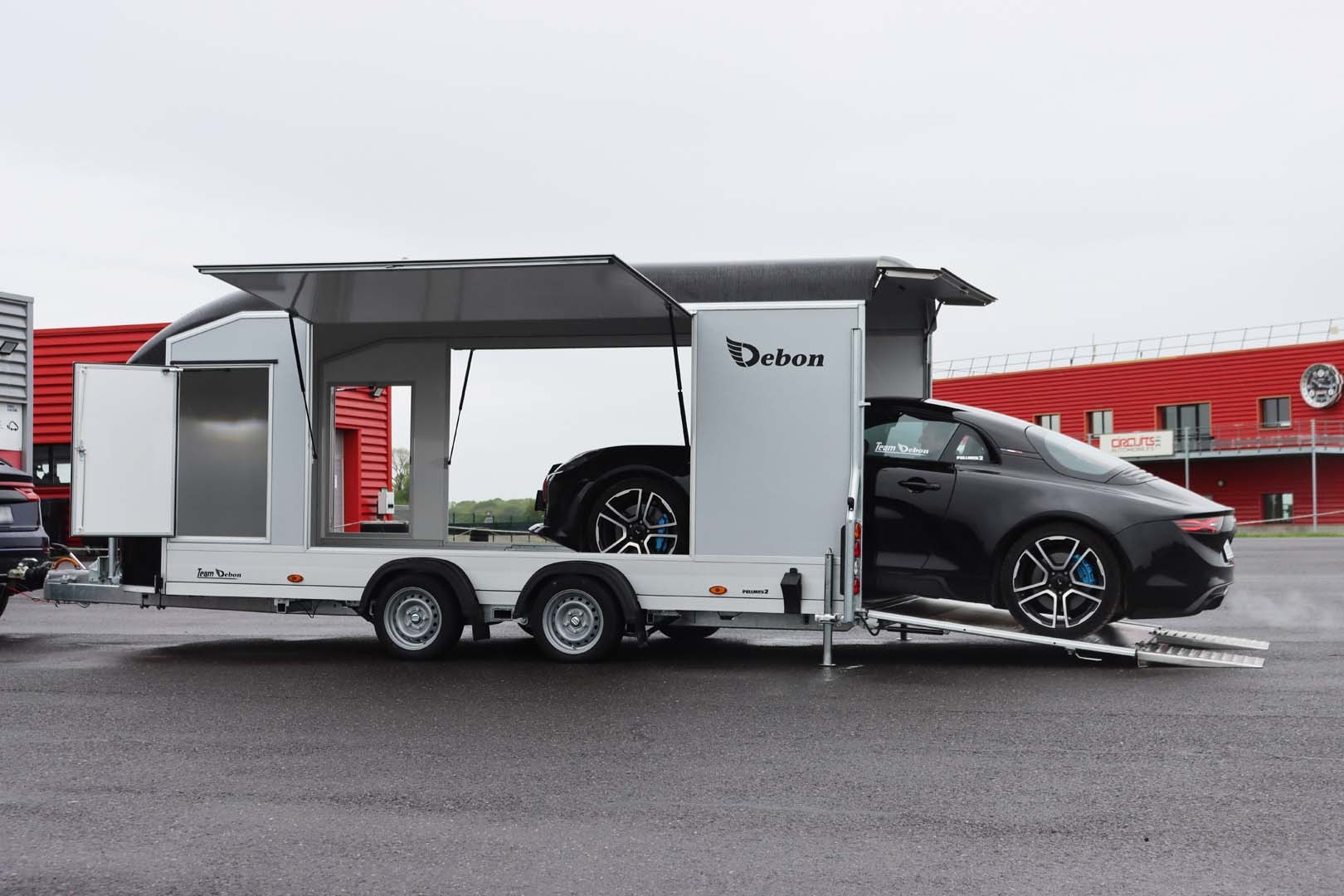 CHEVAL LIBERTE Debon Roadster 1000 Autotransportanhänger geschlossen