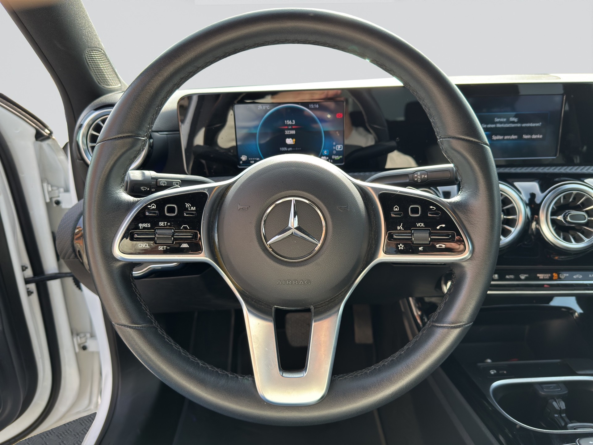 MERCEDES-BENZ A 250e Progressive 8G-DCT-image-9