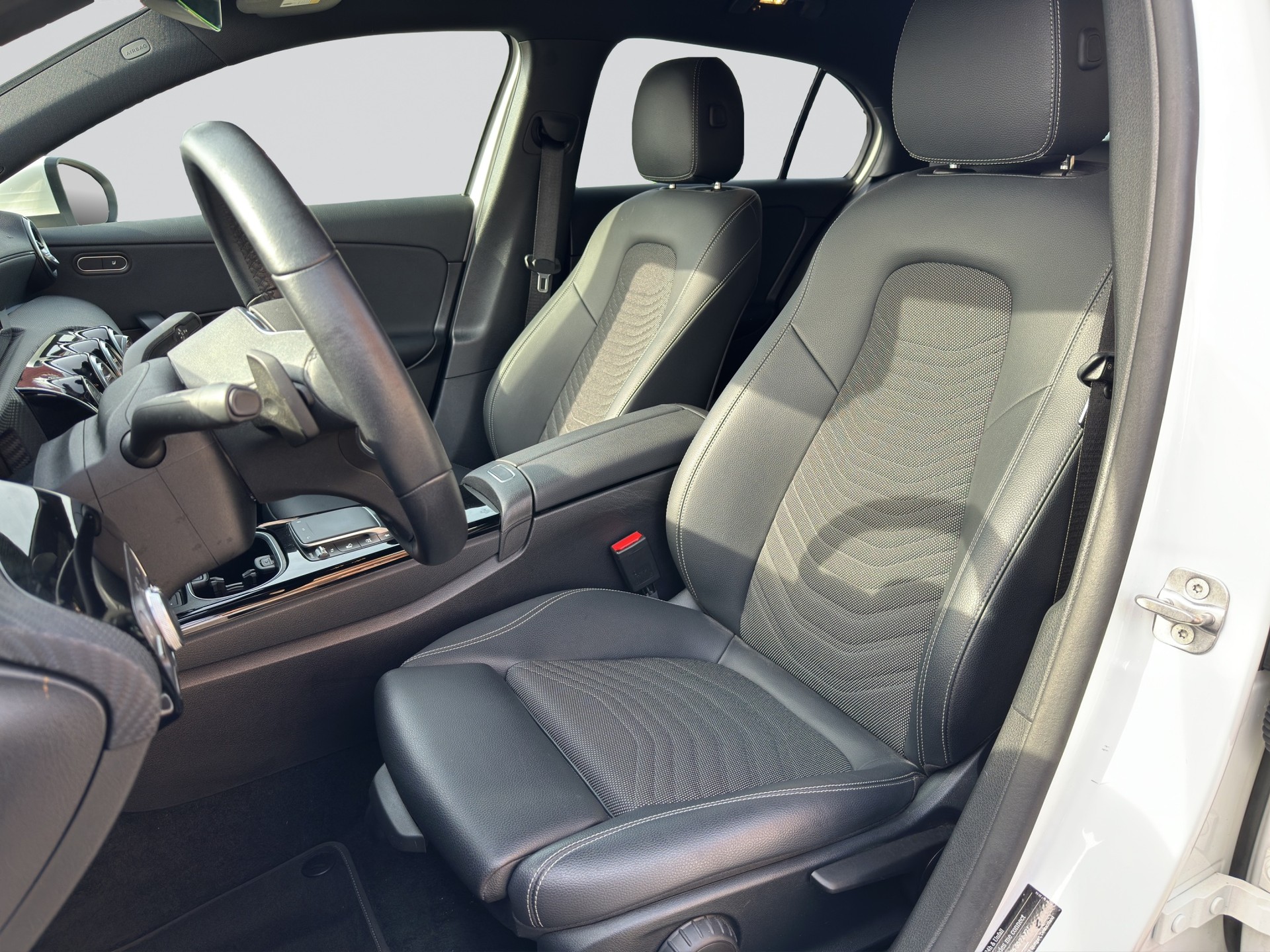 MERCEDES-BENZ A 250e Progressive 8G-DCT-image-5