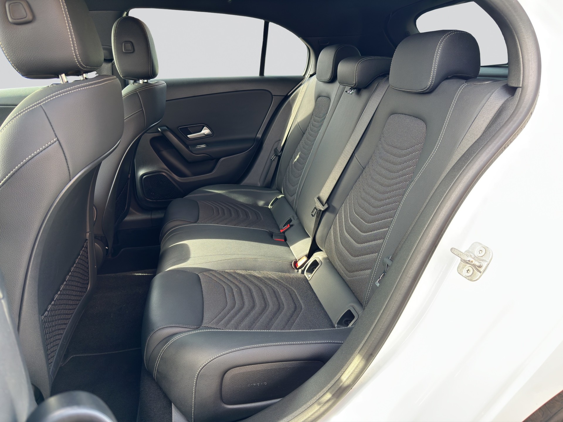 MERCEDES-BENZ A 250e Progressive 8G-DCT-image-7
