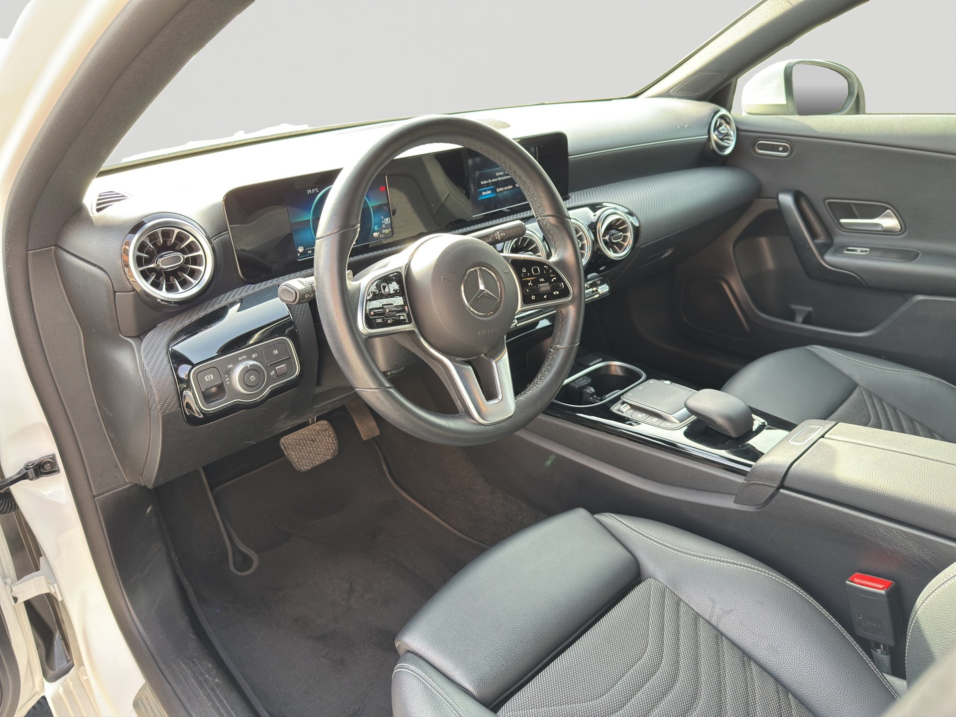 MERCEDES-BENZ A 250e Progressive 8G-DCT-image-6