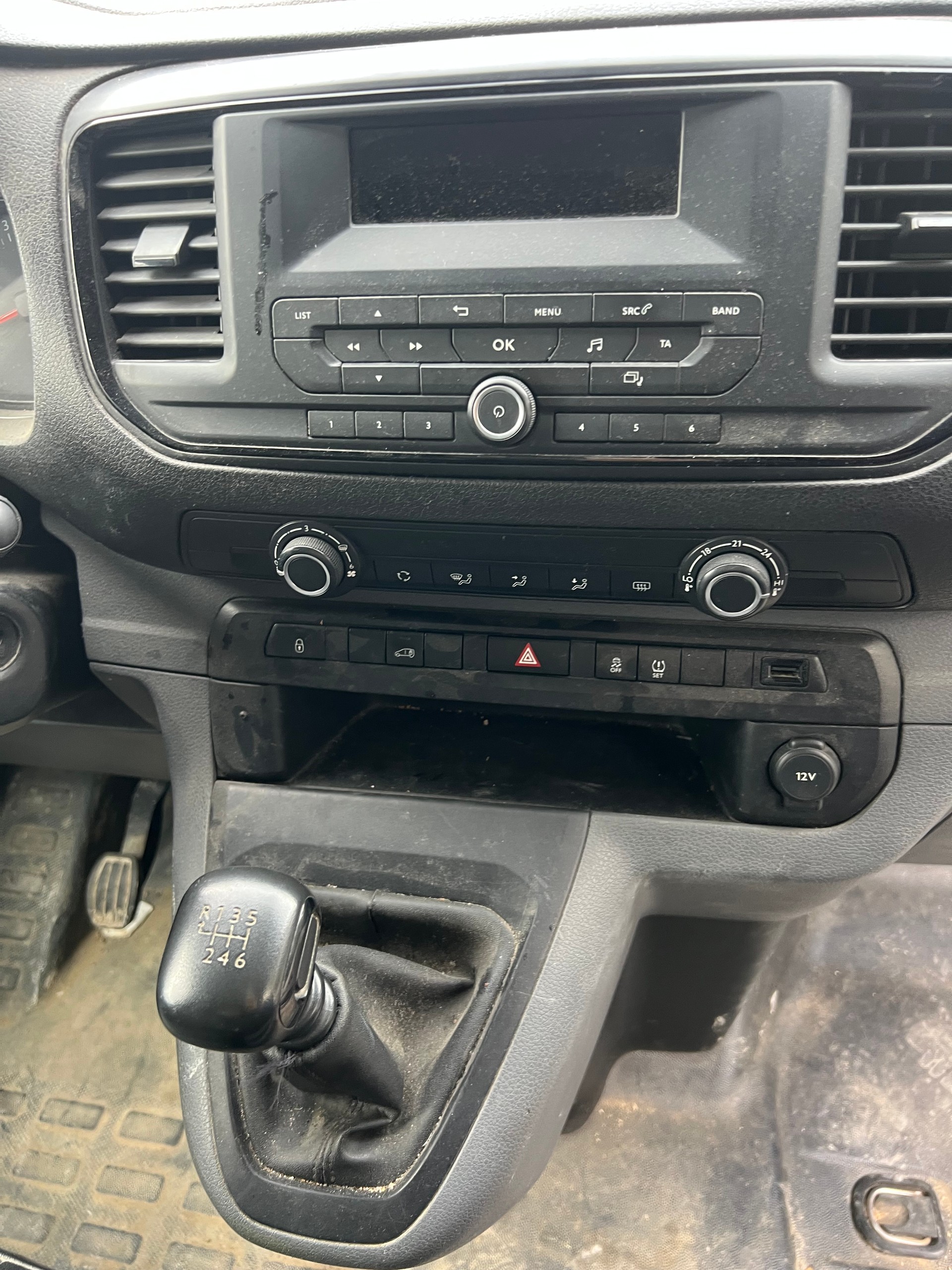 PEUGEOT Expert 2.0 BlueHDi 120 Active Standard-image-6