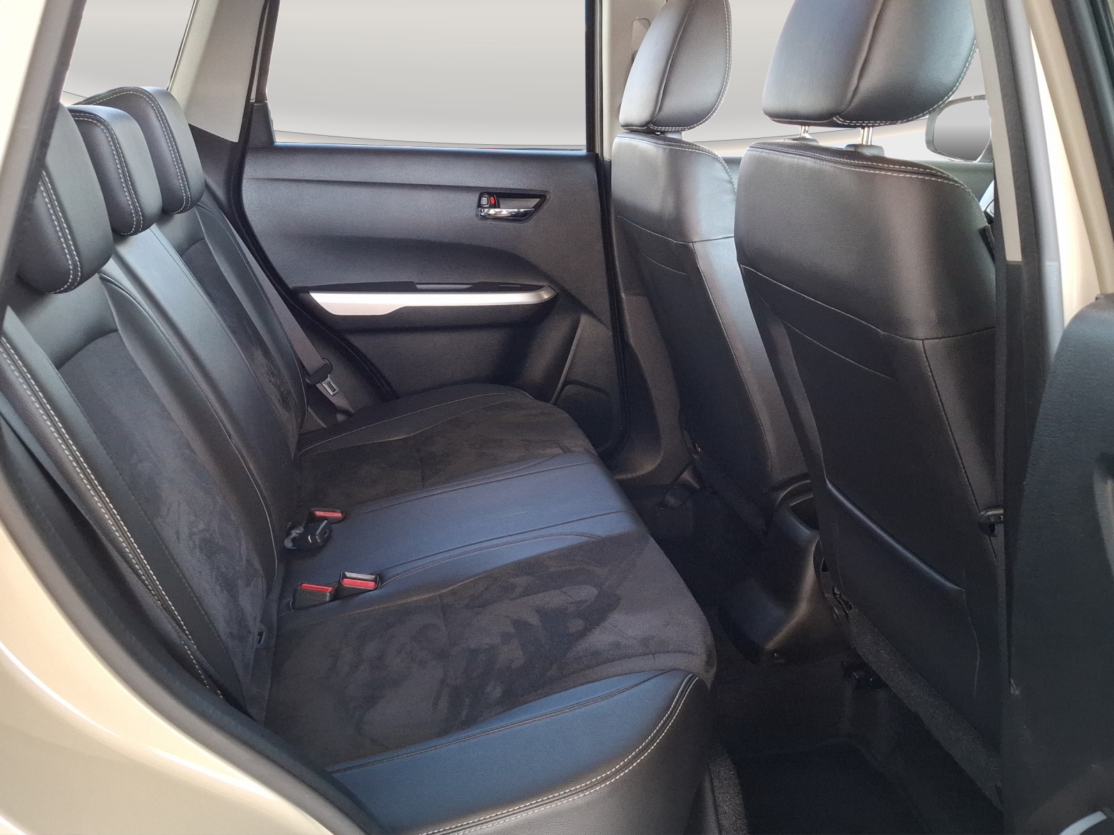 SUZUKI Vitara 1.6 Compact Top // 8-fach Aluminiumbereift-image-10