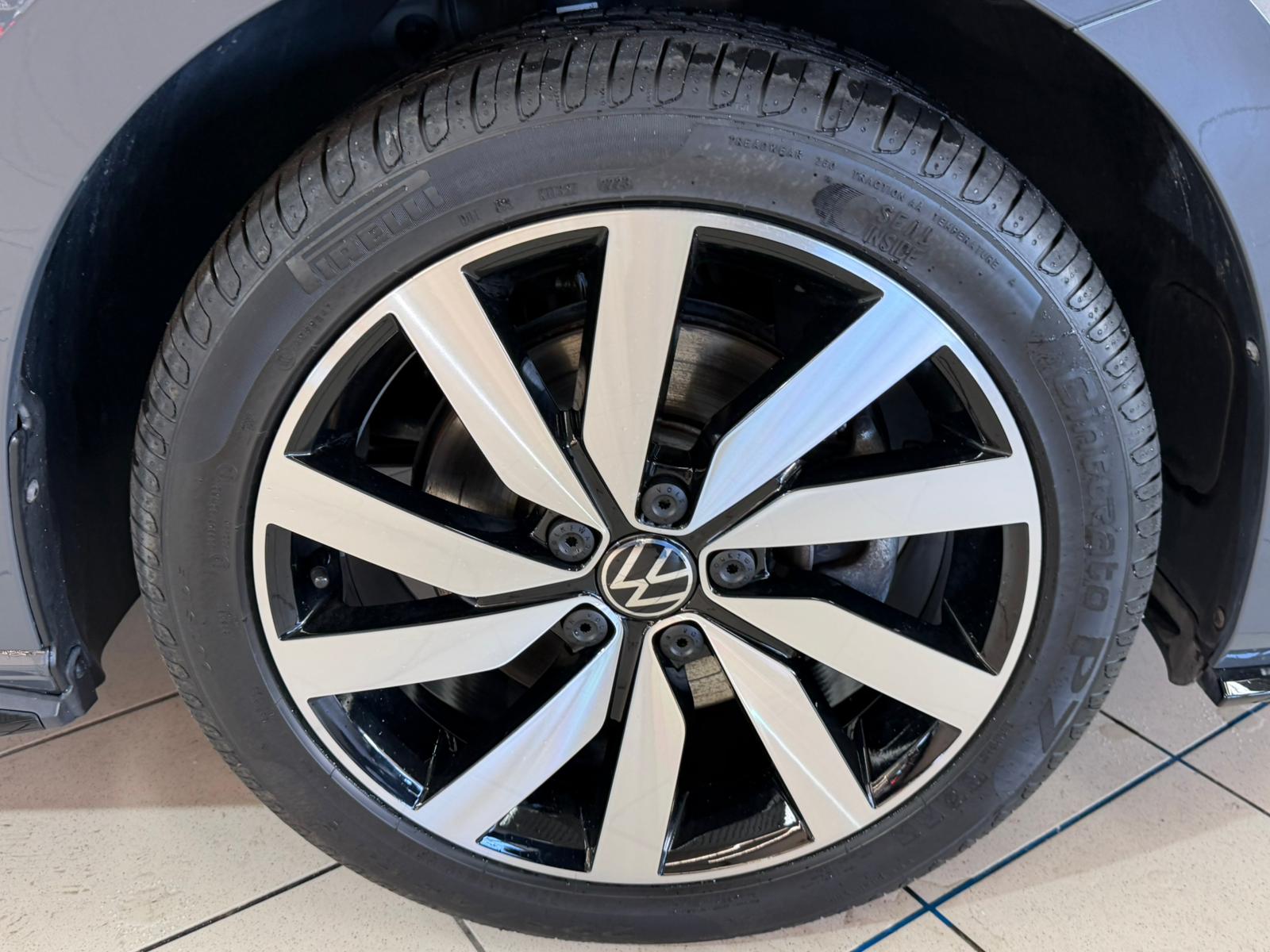VW Touran 2.0 TDI BlueMotion Technology Highline DSG-image-4