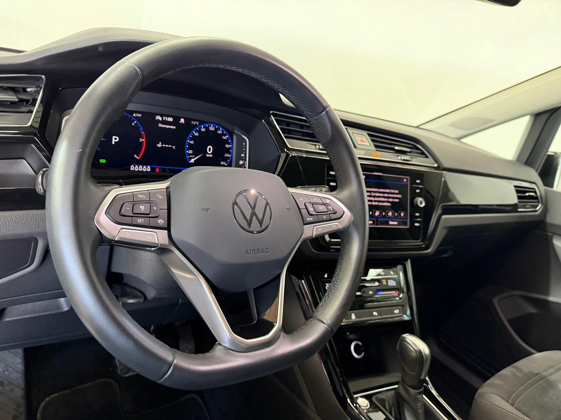 VW Touran 2.0 TDI BlueMotion Technology Highline DSG-image-5
