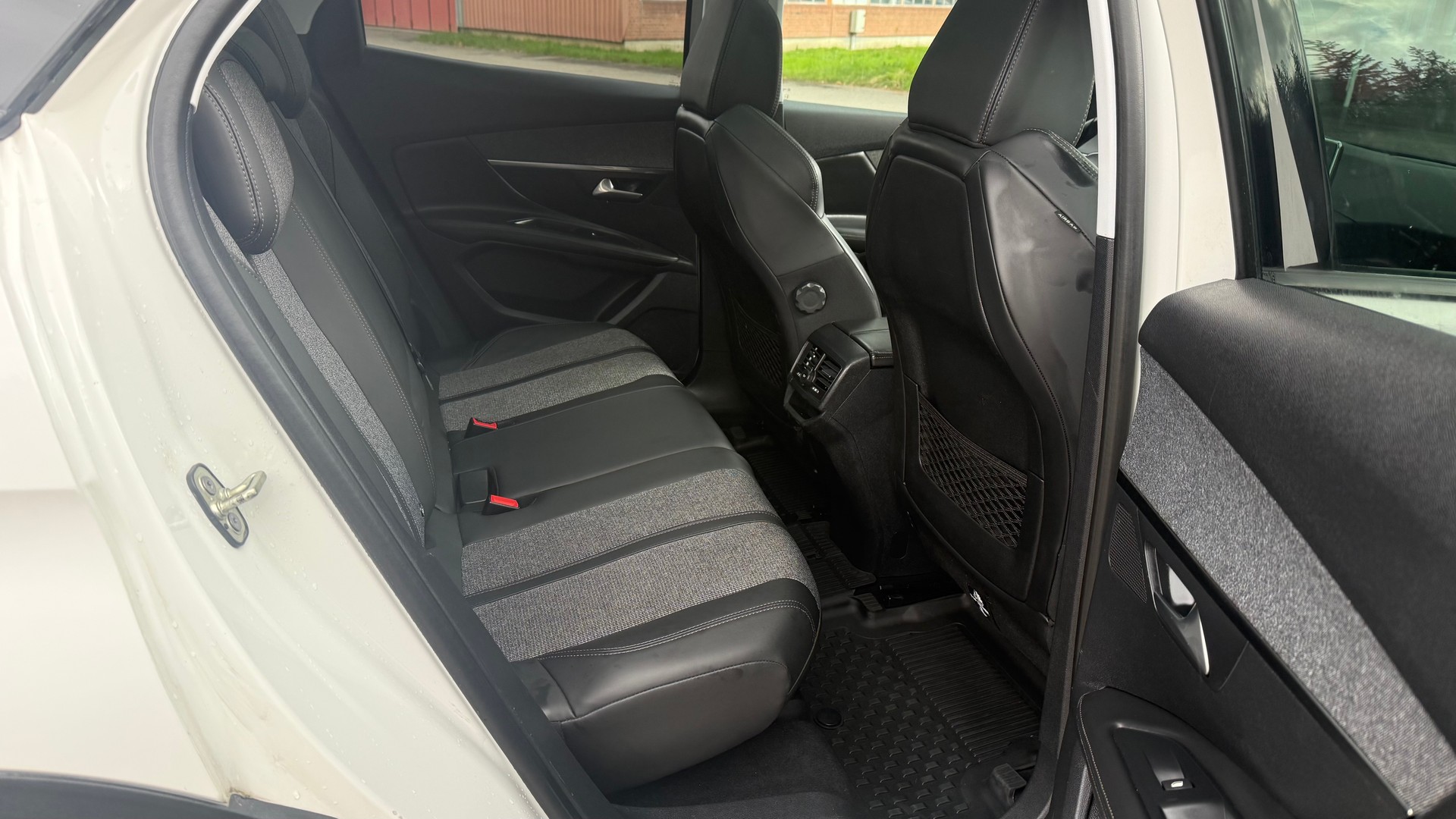 PEUGEOT 3008-image-13