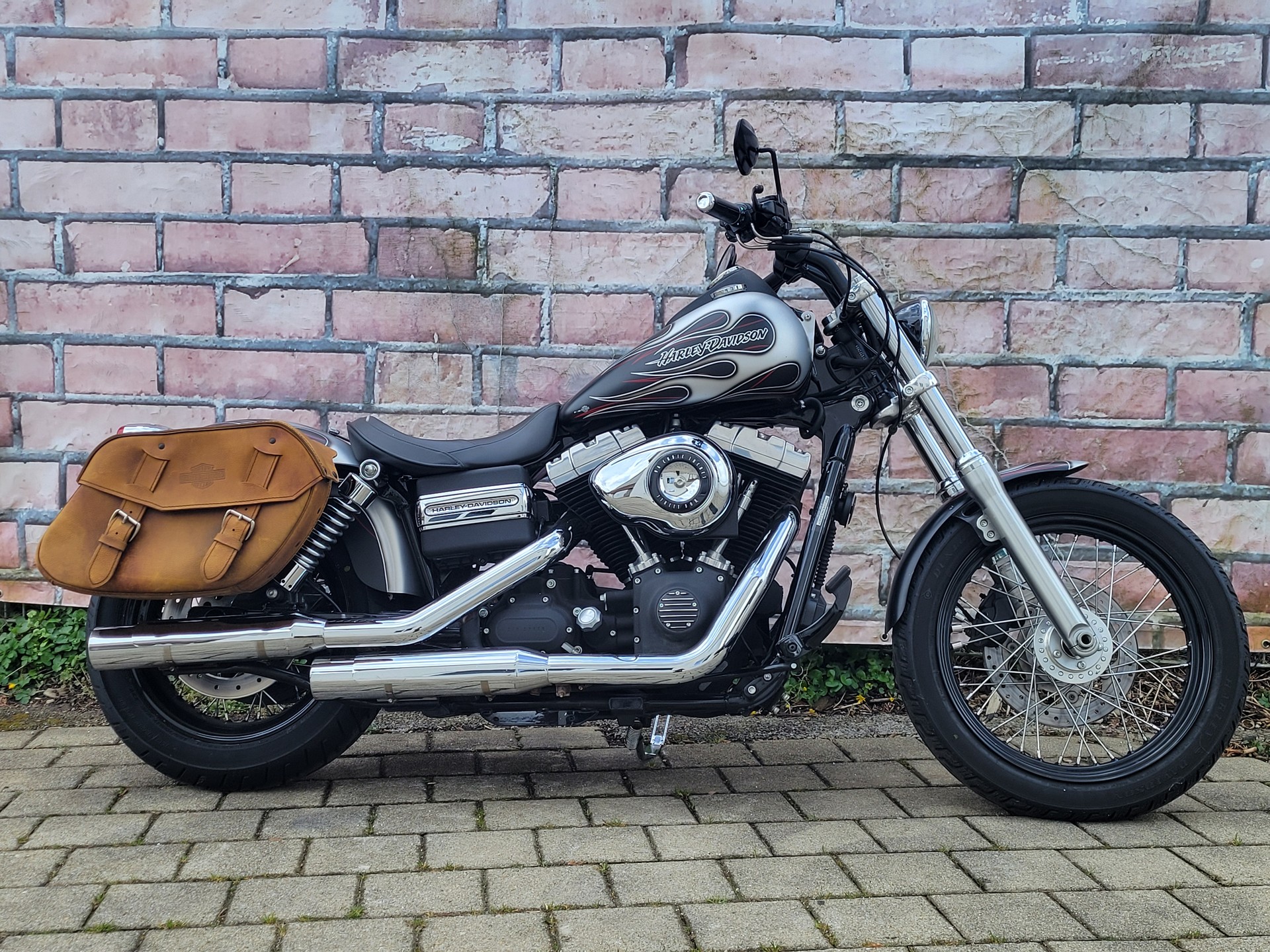 HARLEY-DAVIDSON FXDBI Dyna Street Bob
