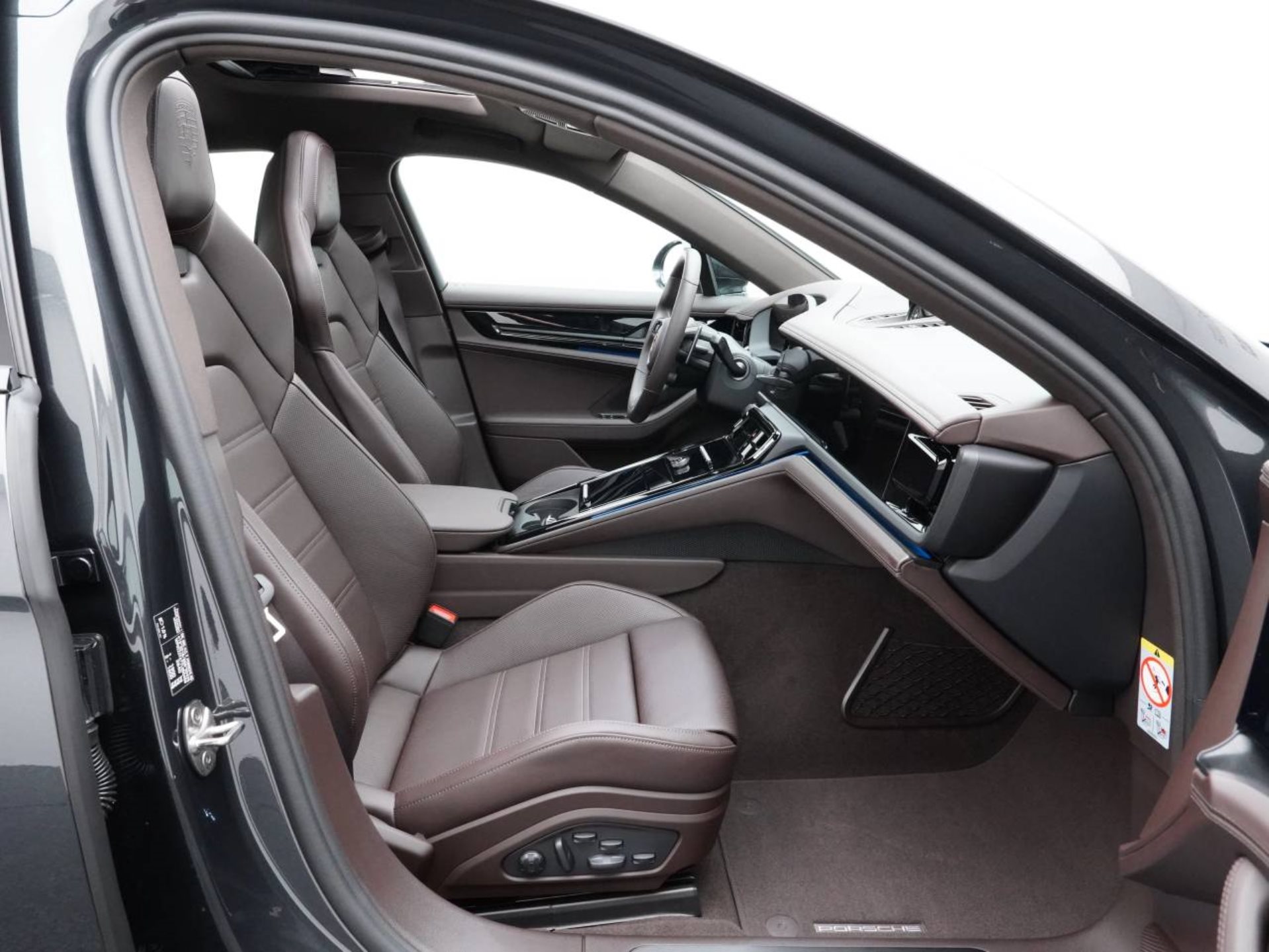 PORSCHE Panamera 4S E-Hybrid-image-24
