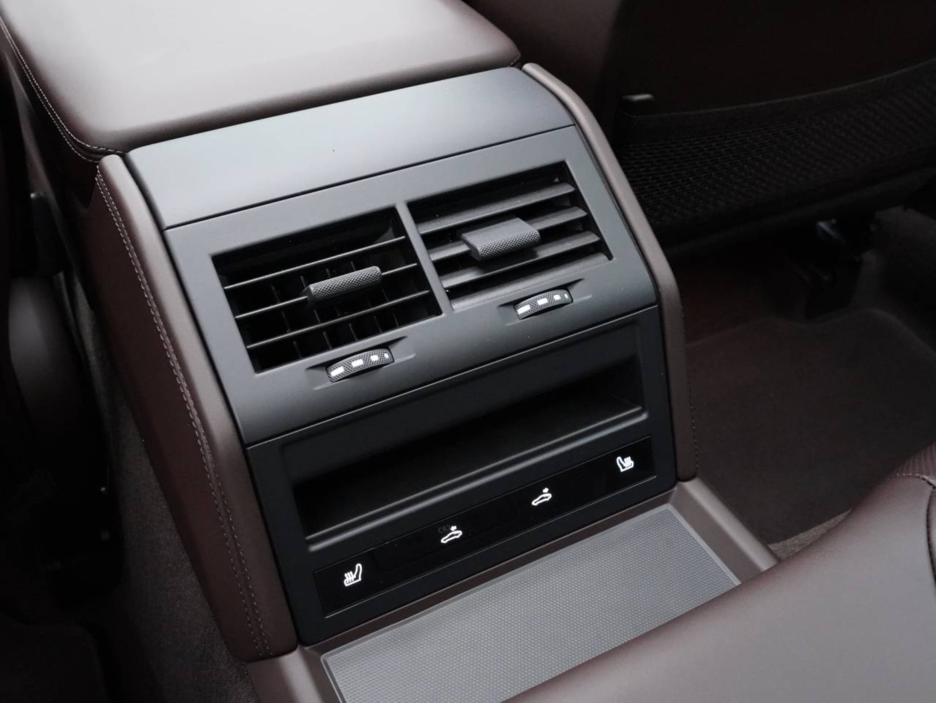 PORSCHE Panamera 4S E-Hybrid-image-28