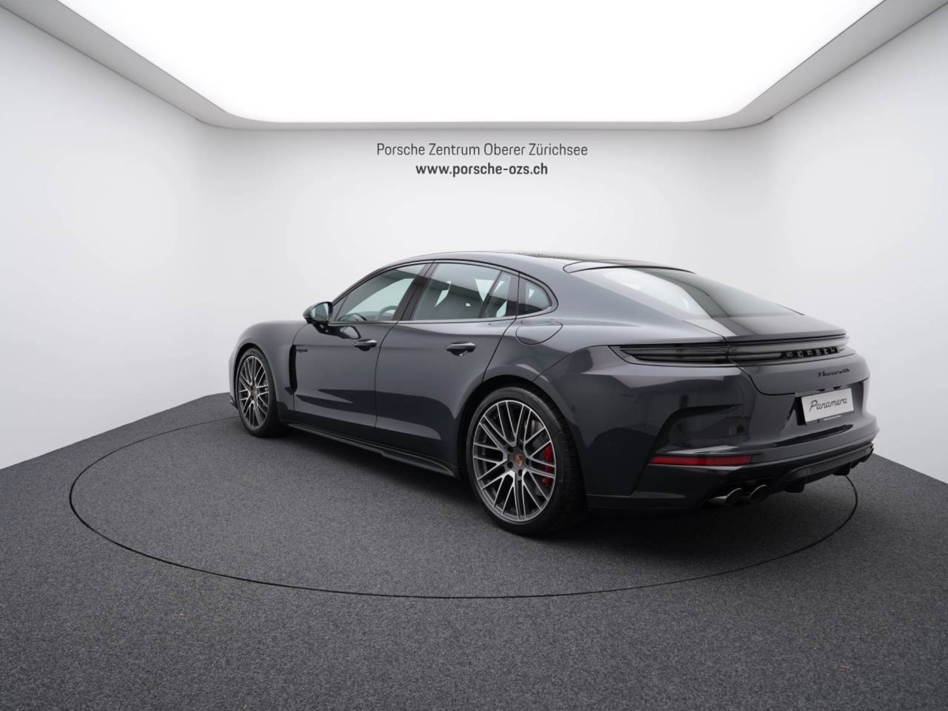 PORSCHE Panamera 4S E-Hybrid-showroom-element-2