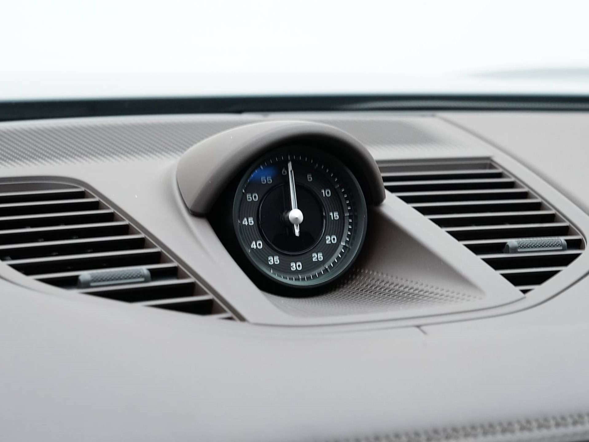 PORSCHE Panamera 4S E-Hybrid-image-31
