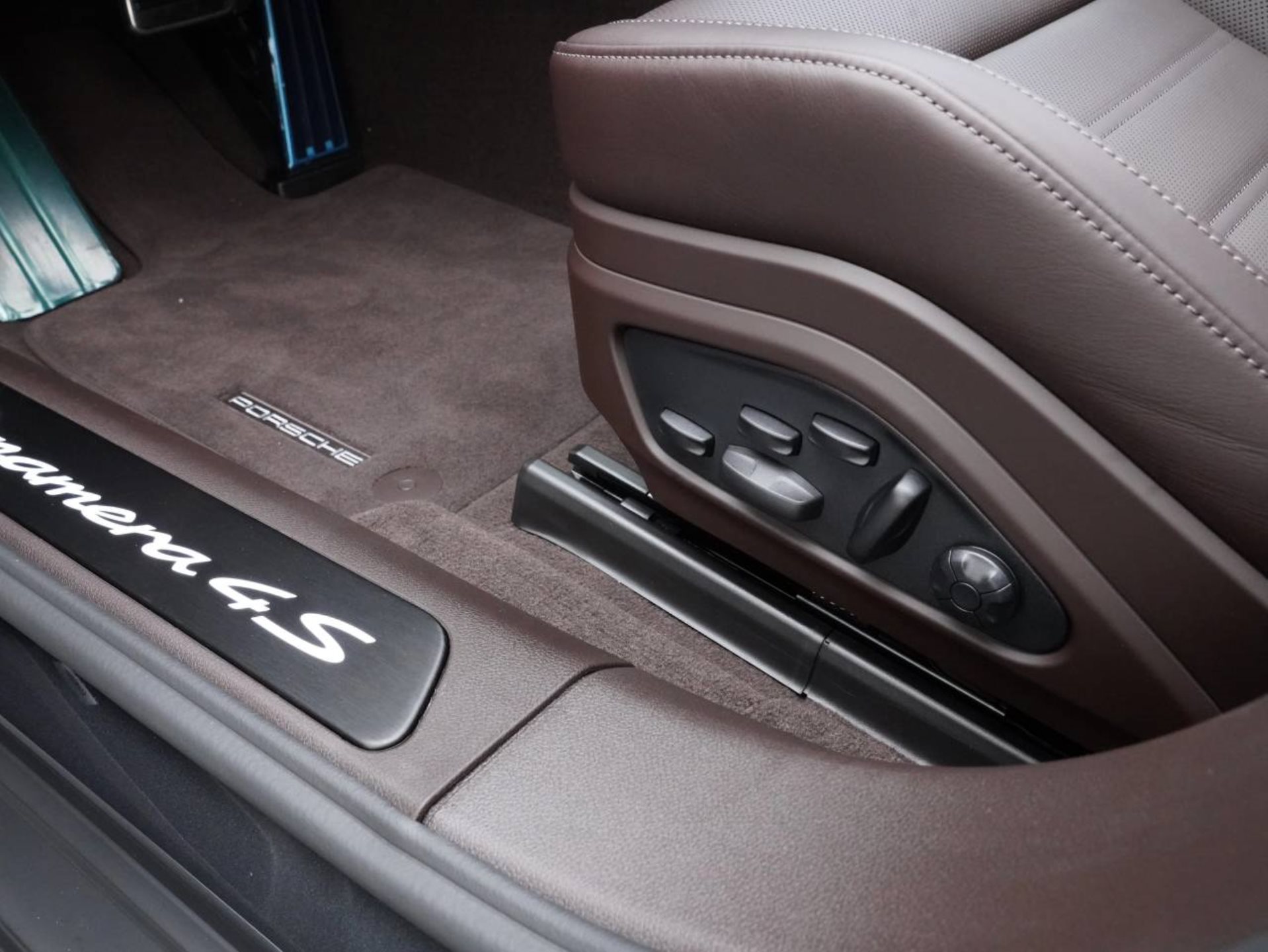 PORSCHE Panamera 4S E-Hybrid-image-21