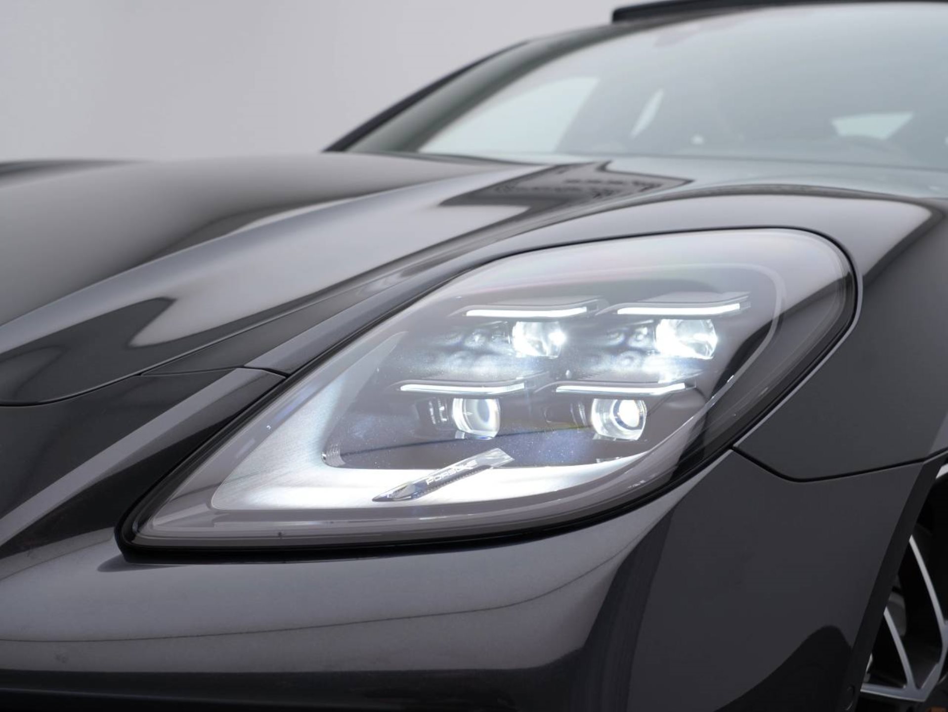 PORSCHE Panamera 4S E-Hybrid-image-12