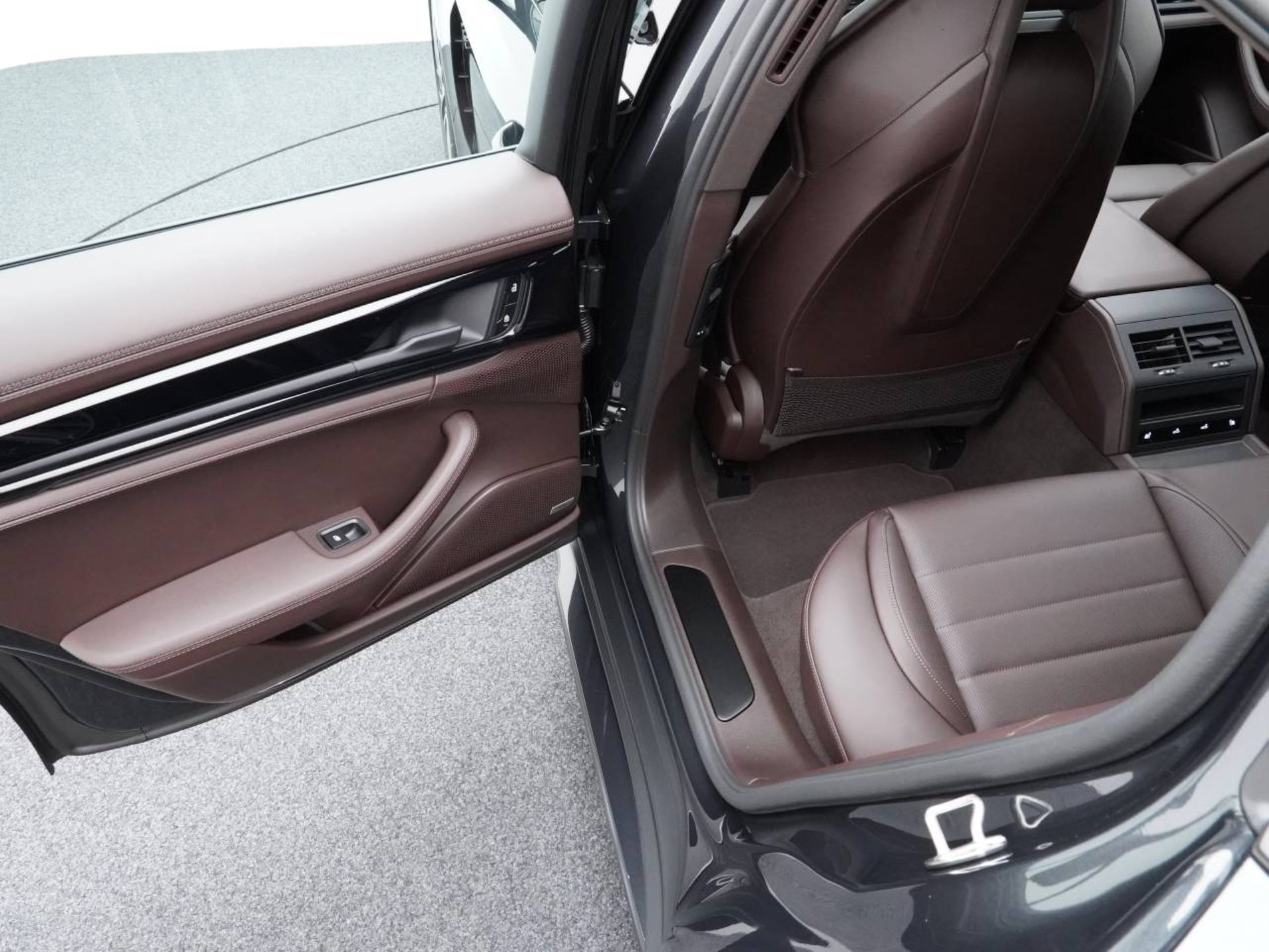 PORSCHE Panamera 4S E-Hybrid-image-26