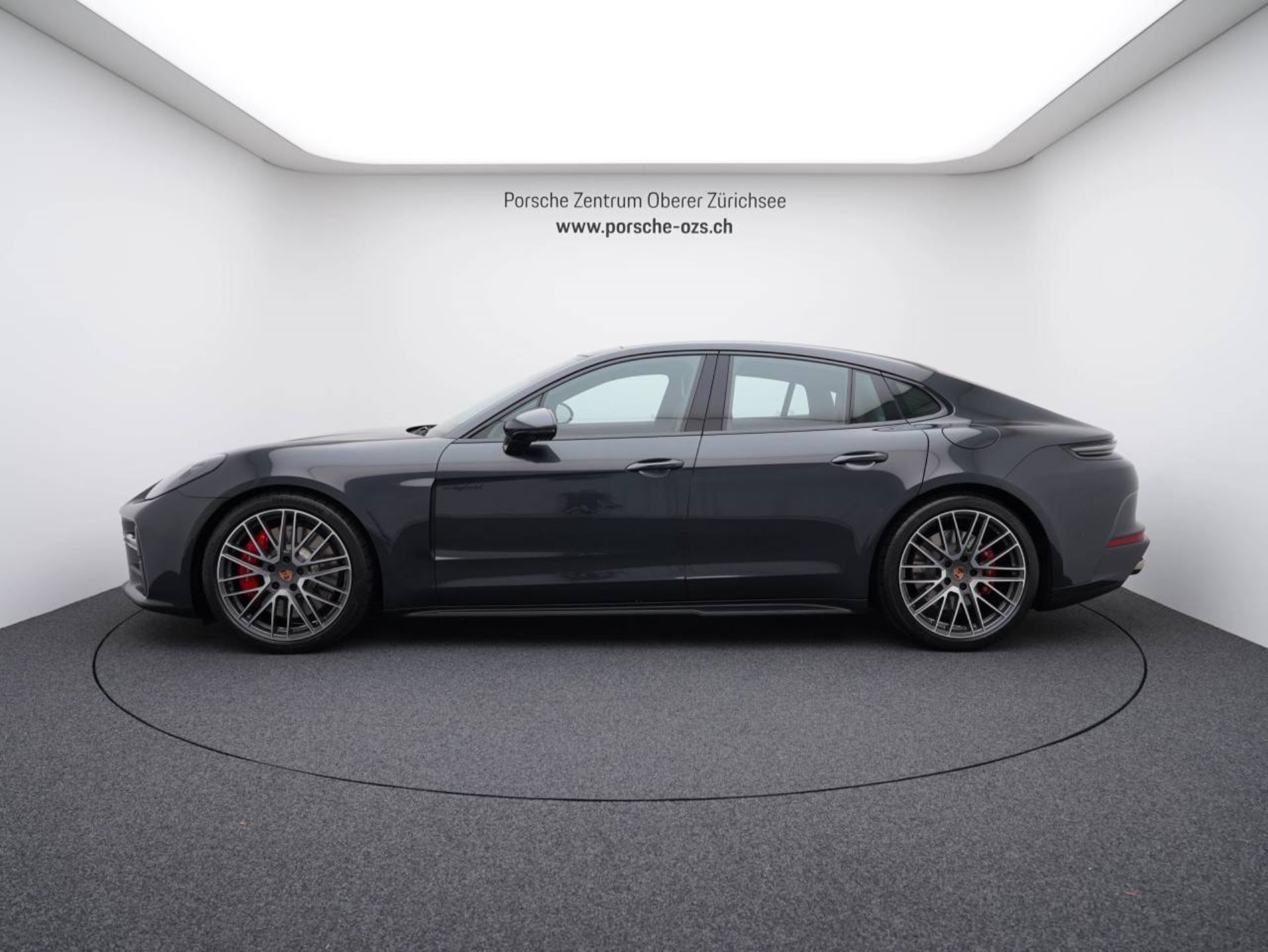 PORSCHE Panamera 4S E-Hybrid-showroom-element-1