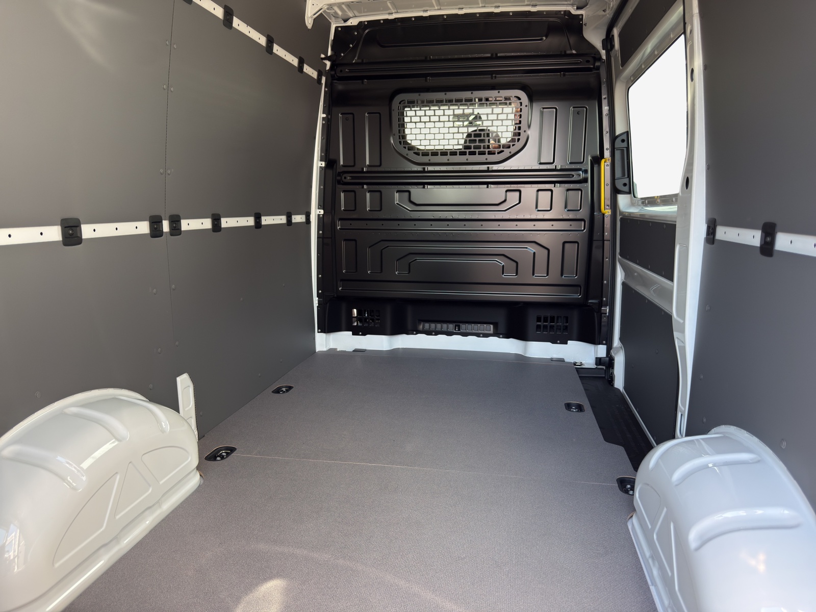 VW Crafter 35 2.0 BiTDI Entry L3 A-image-11