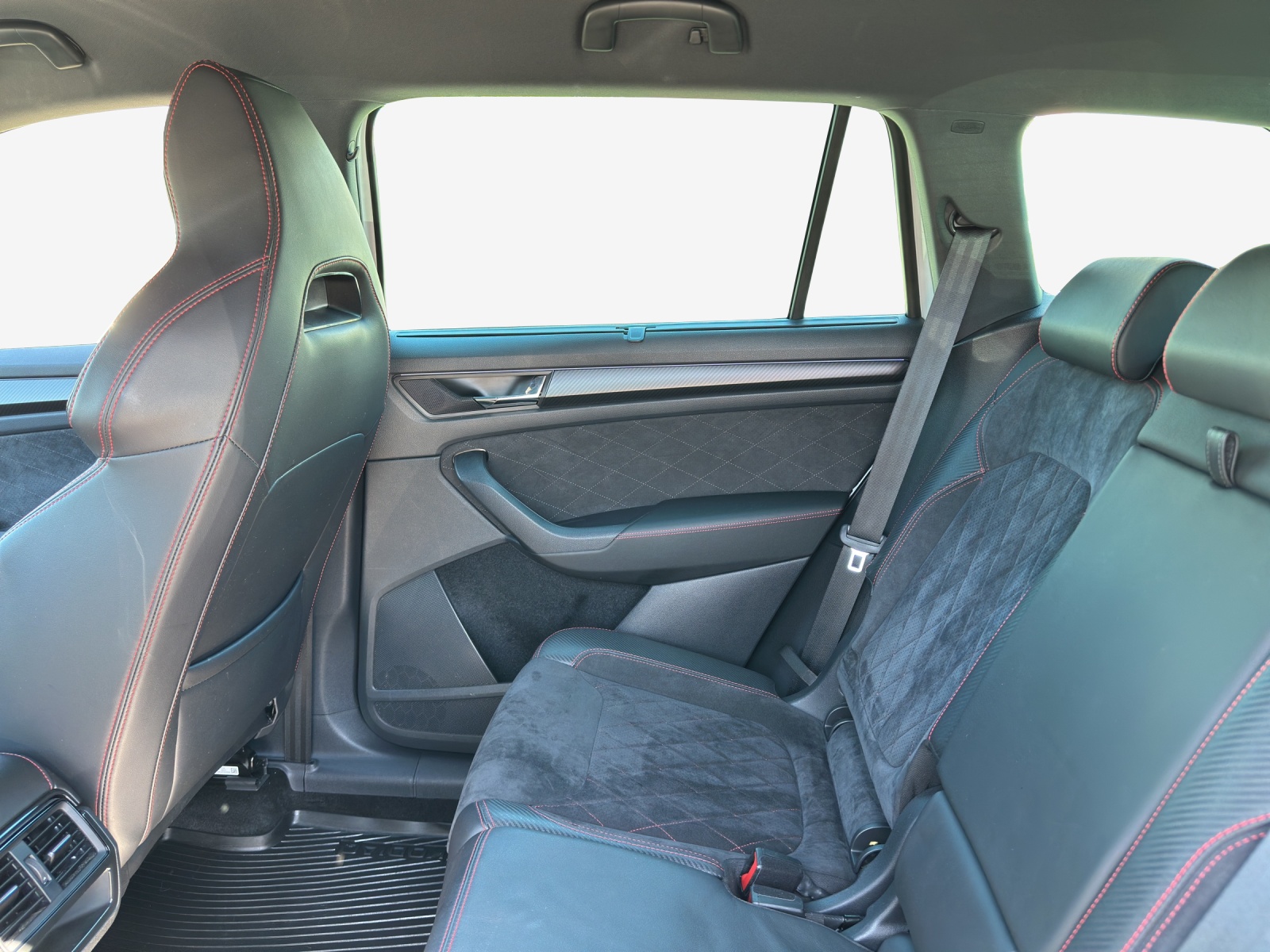 SKODA Kodiaq 2.0 Bi-TDI SCR RS 4x4 DSG-image-11