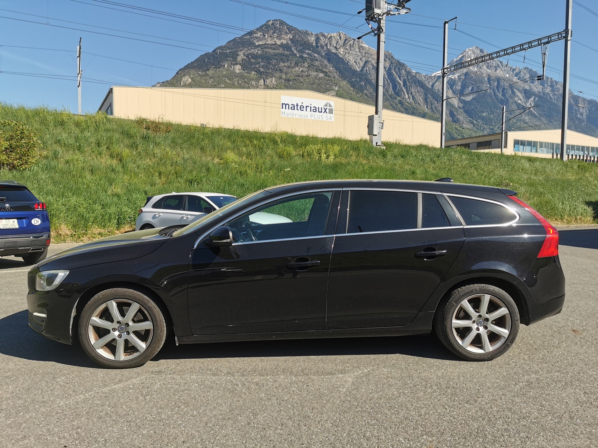 VOLVO V60 D4 AWD Momentum Geartronic-image-0