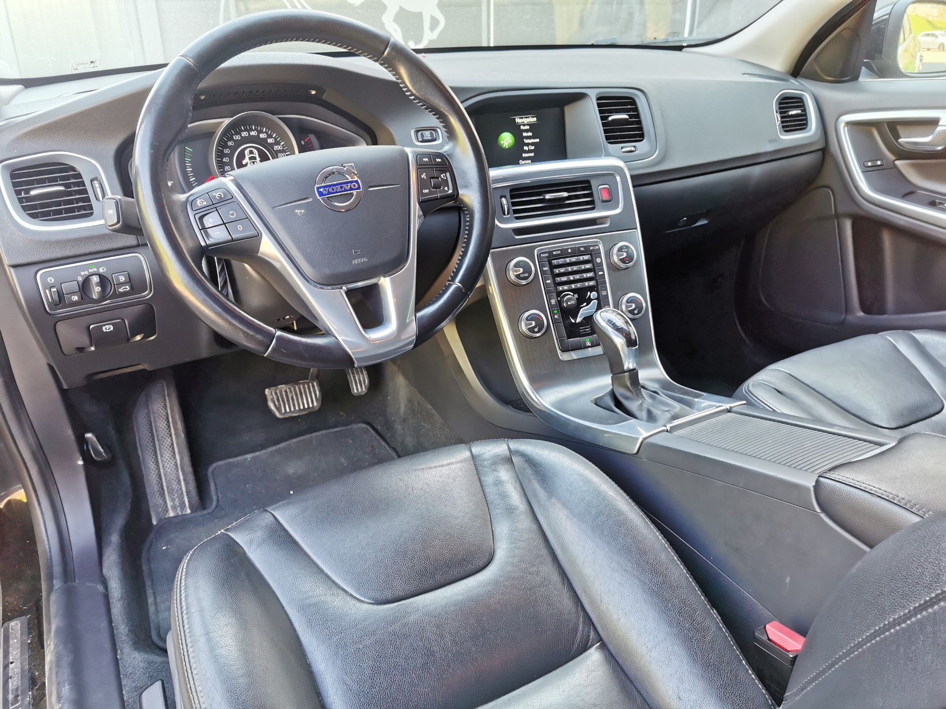 VOLVO V60 D4 AWD Momentum Geartronic-image-6