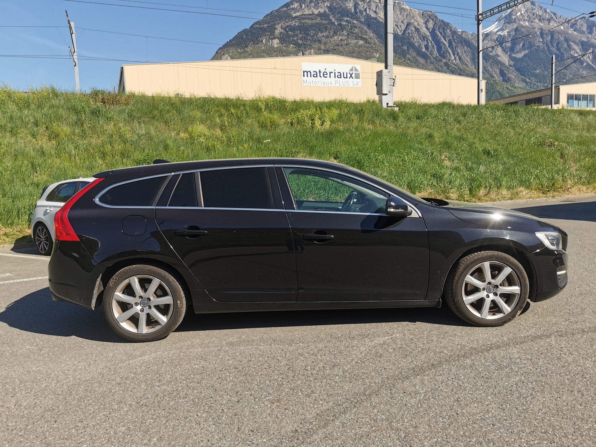 VOLVO V60 D4 AWD Momentum Geartronic-image-3