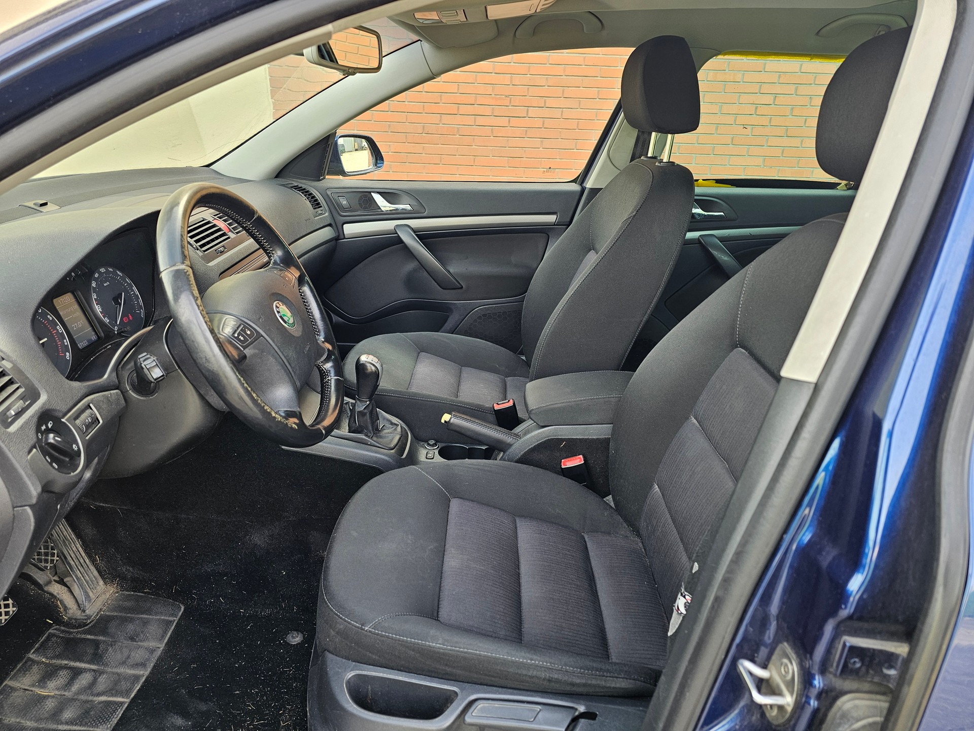 SKODA Octavia 1.9 TDI Swiss Adventure 4x4-image-9