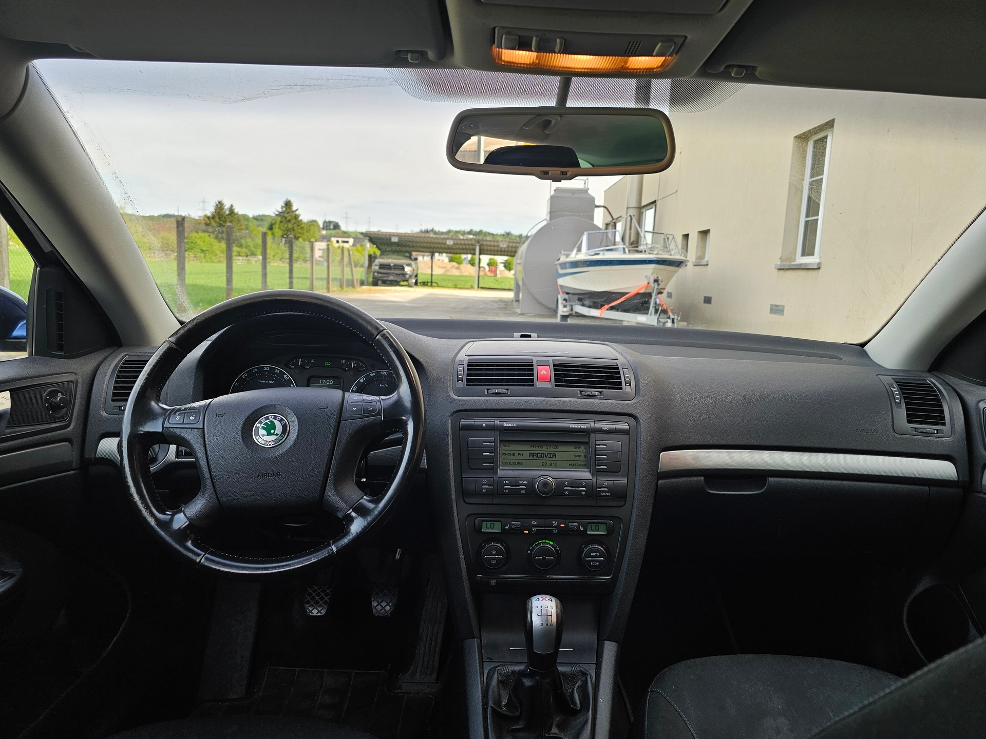 SKODA Octavia 1.9 TDI Swiss Adventure 4x4-image-8