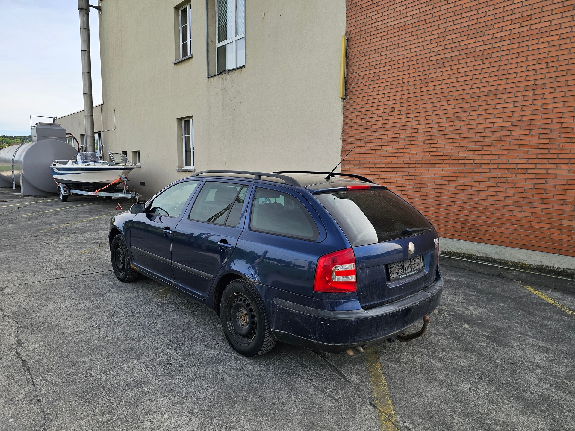 SKODA Octavia 1.9 TDI Swiss Adventure 4x4-image-2