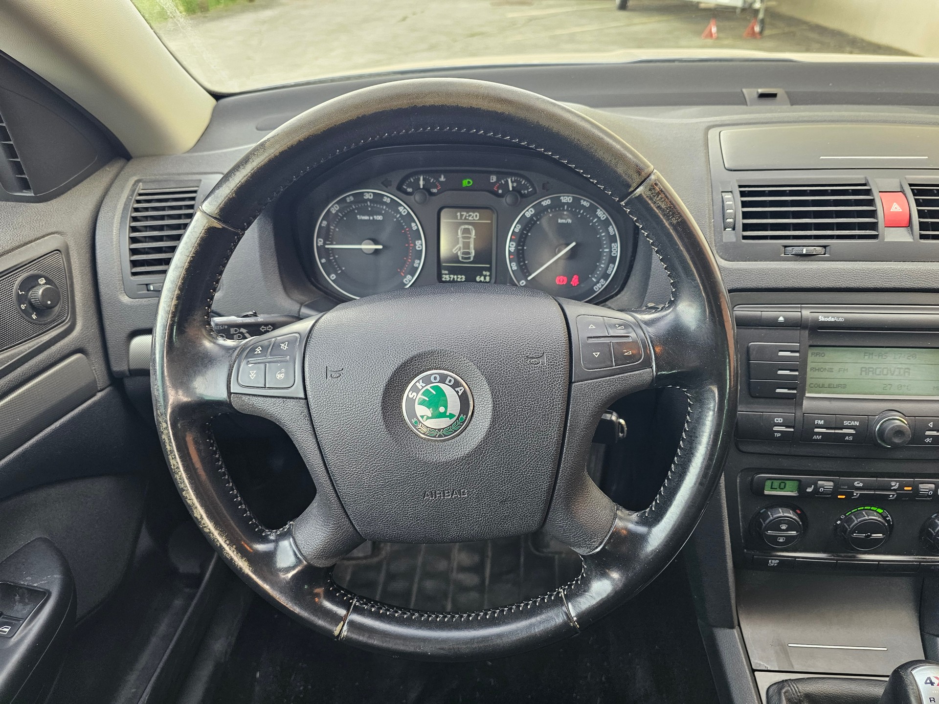 SKODA Octavia 1.9 TDI Swiss Adventure 4x4-image-13