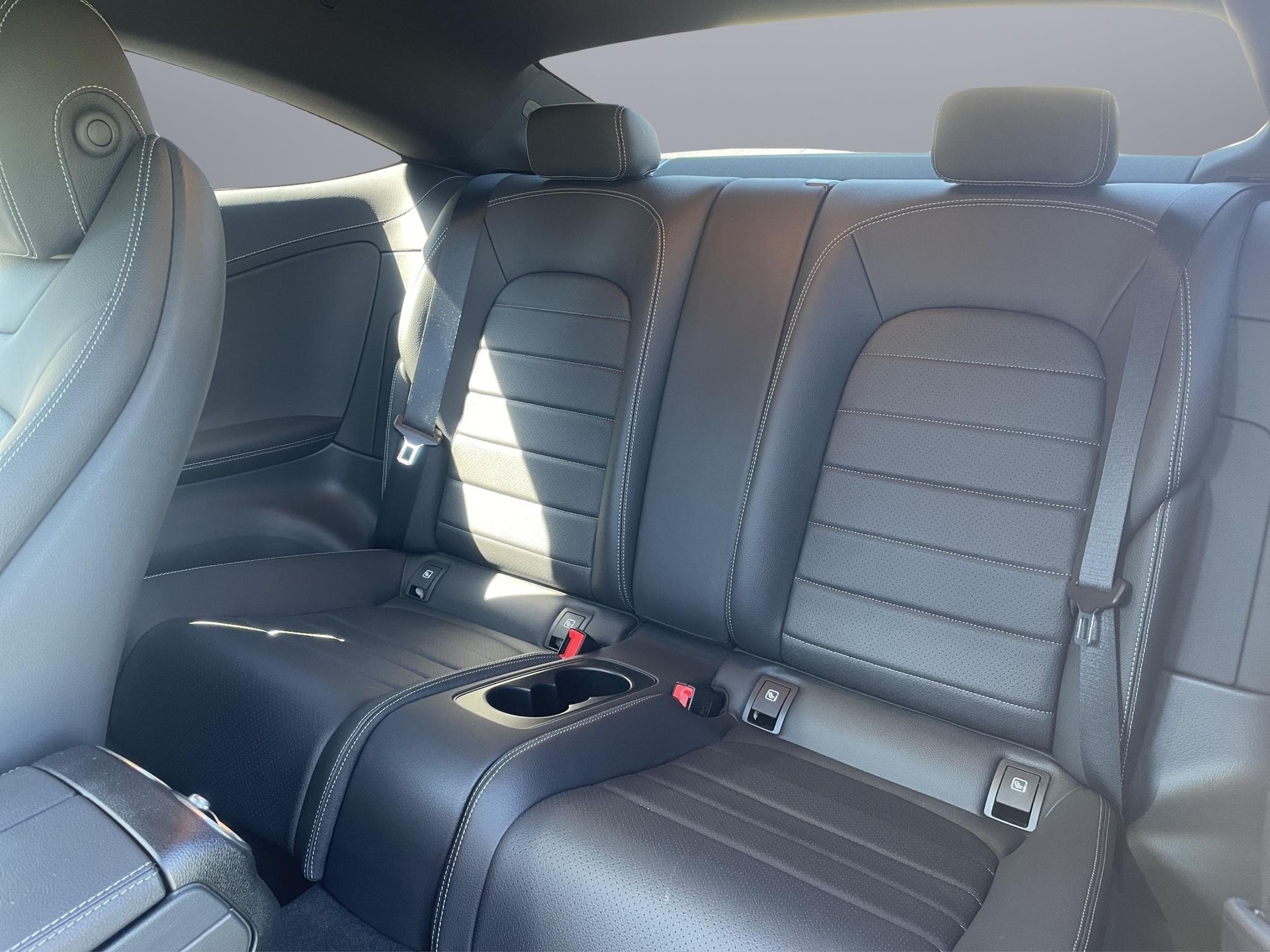 MERCEDES-BENZ C 200 4matic Coupé-image-12