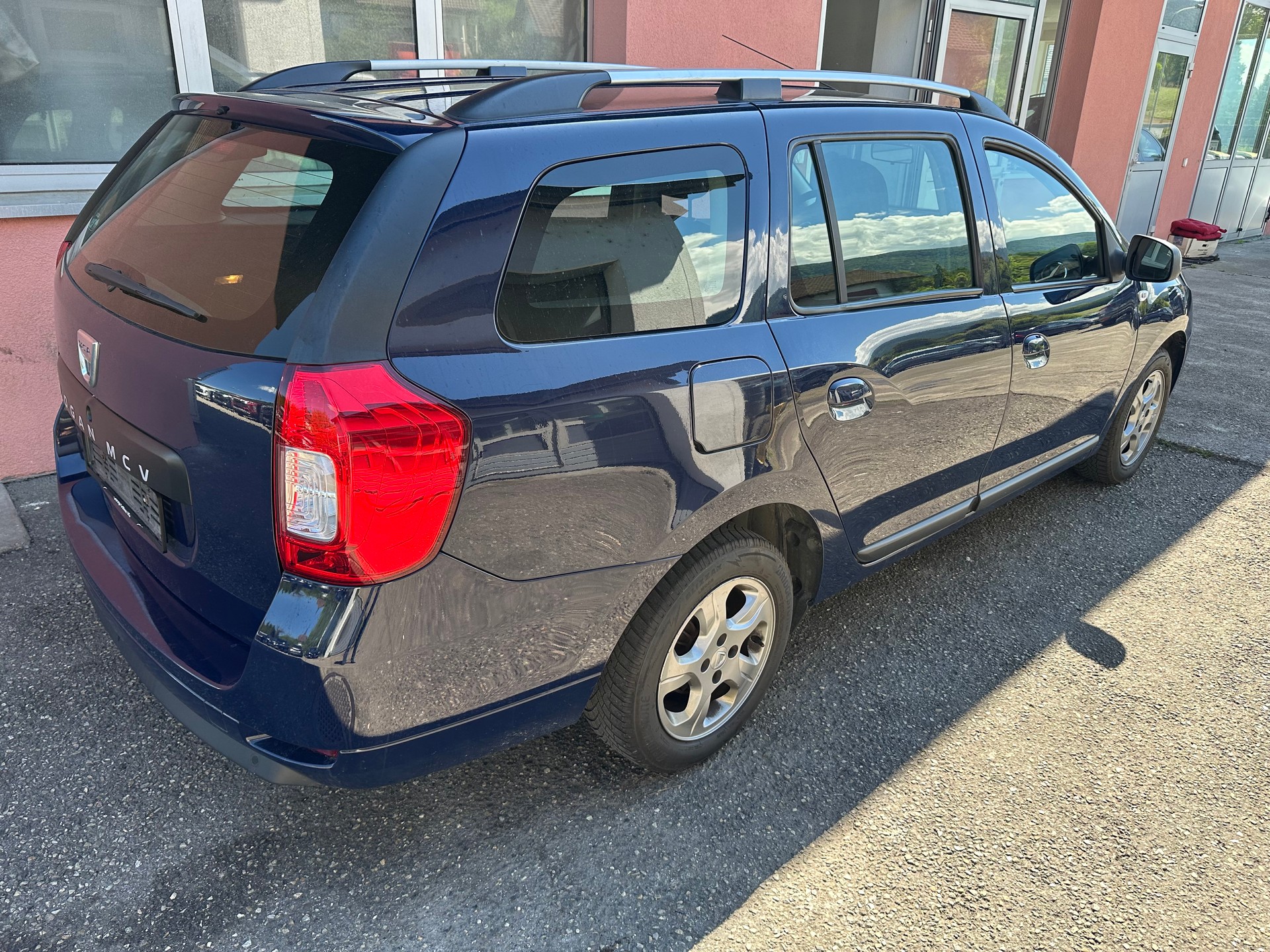DACIA Logan MCV 0.9 Lauréate-image-1