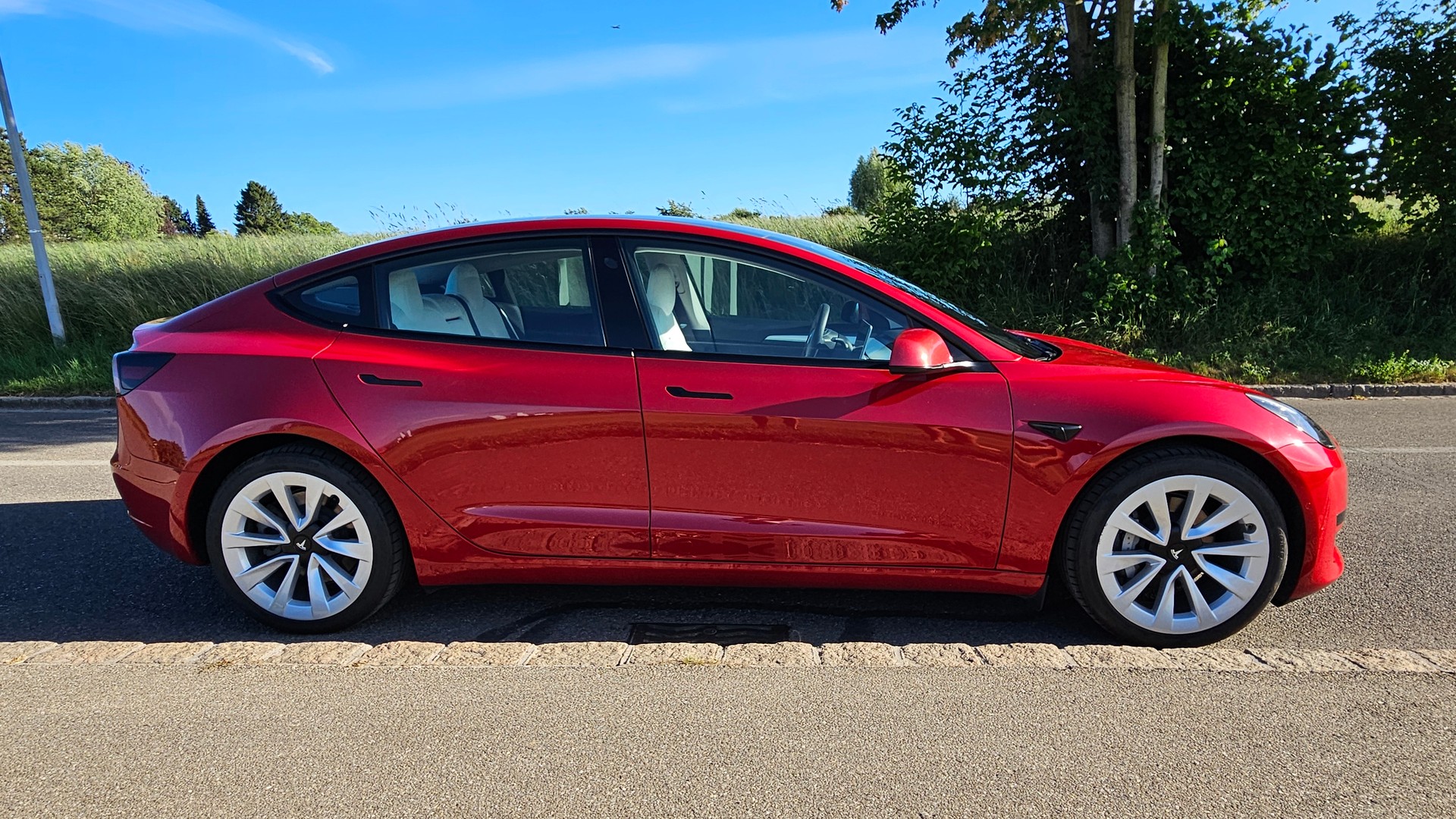 TESLA MODEL 3-image-2