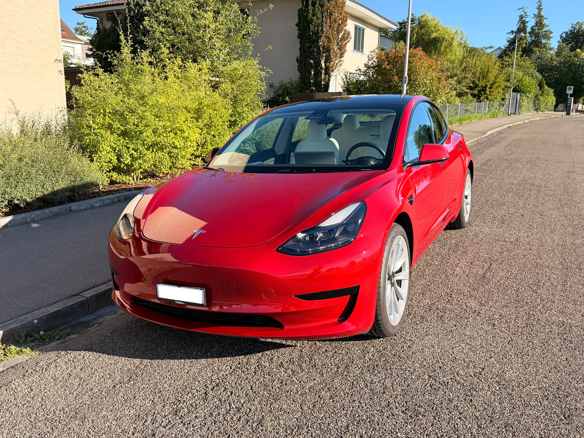 TESLA MODEL 3-image-8