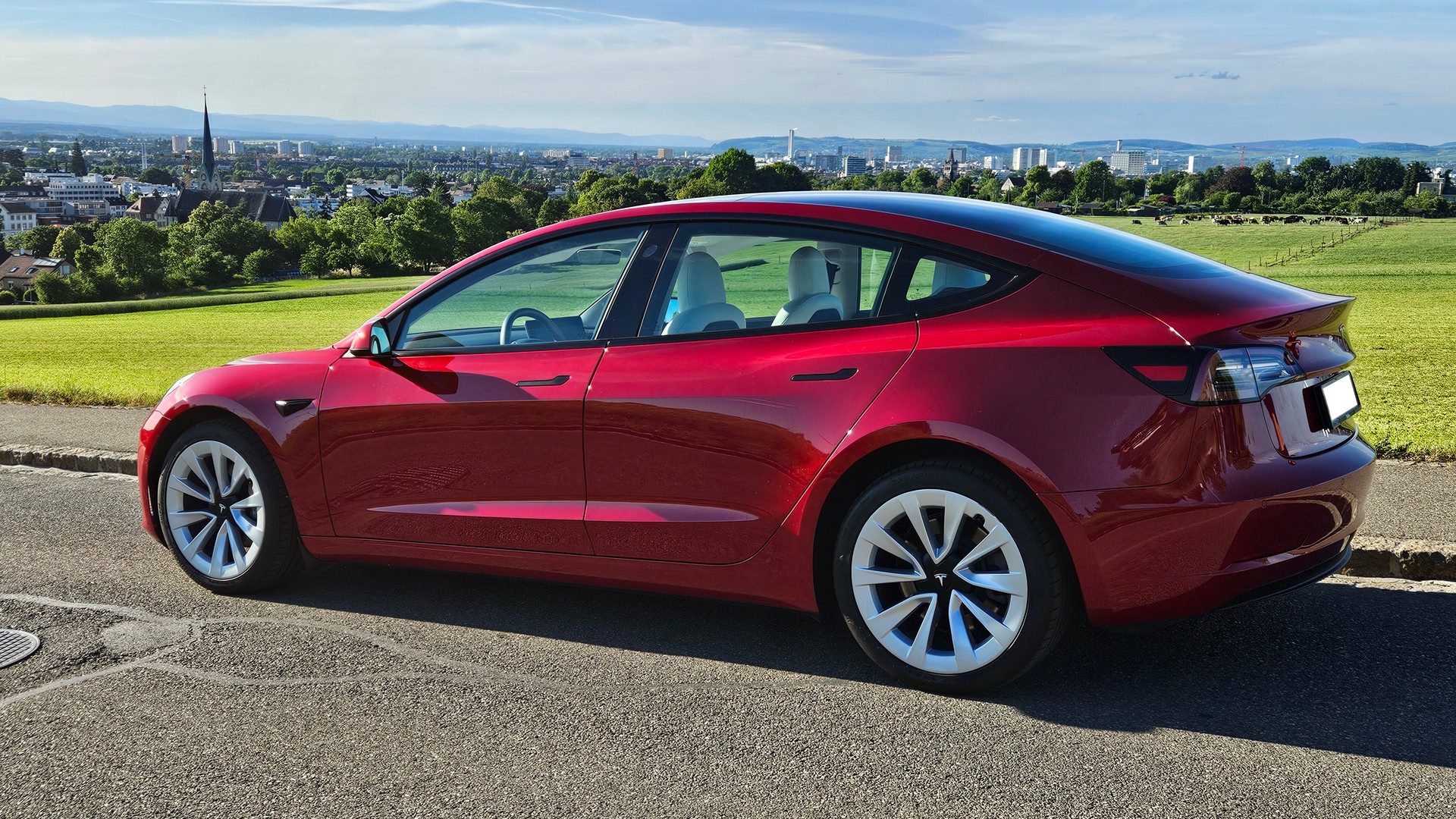 TESLA MODEL 3-image-6