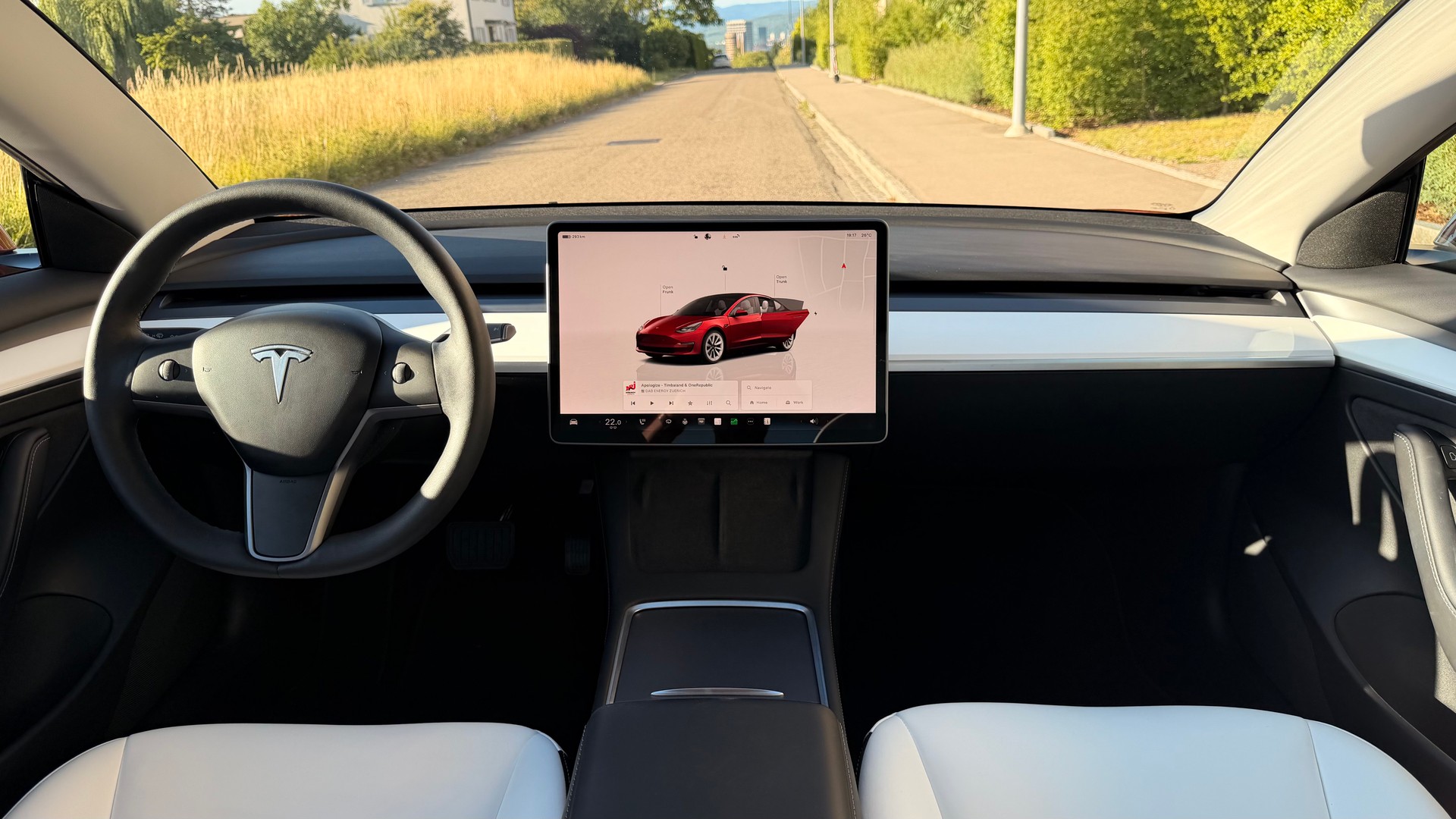 TESLA MODEL 3-image-14
