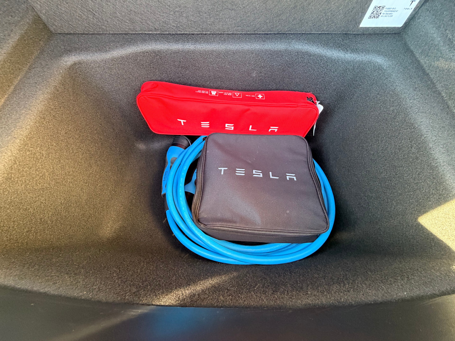 TESLA MODEL 3-image-17