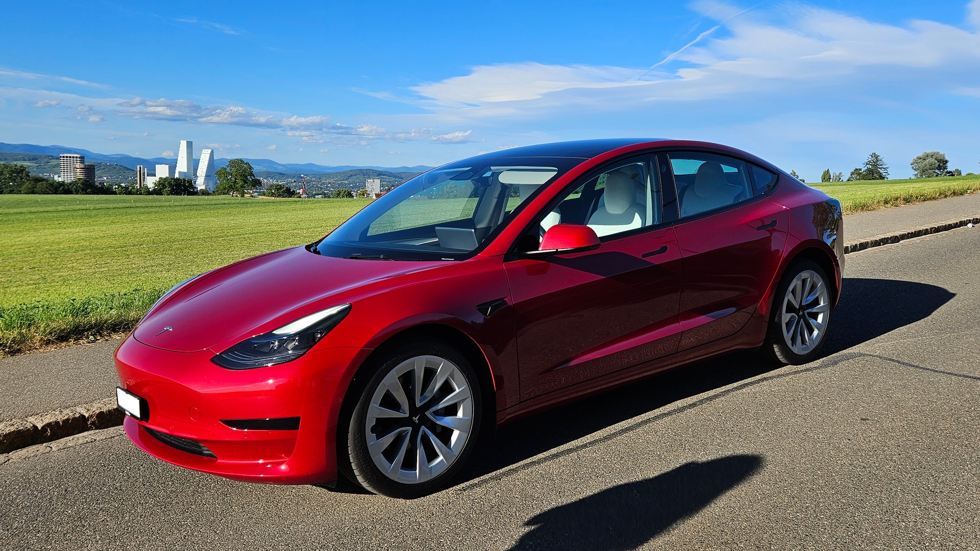 TESLA MODEL 3-image-1