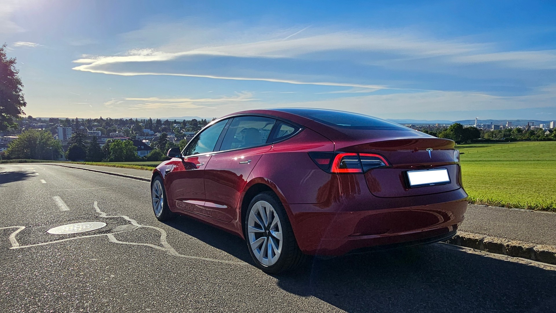 TESLA MODEL 3-image-5