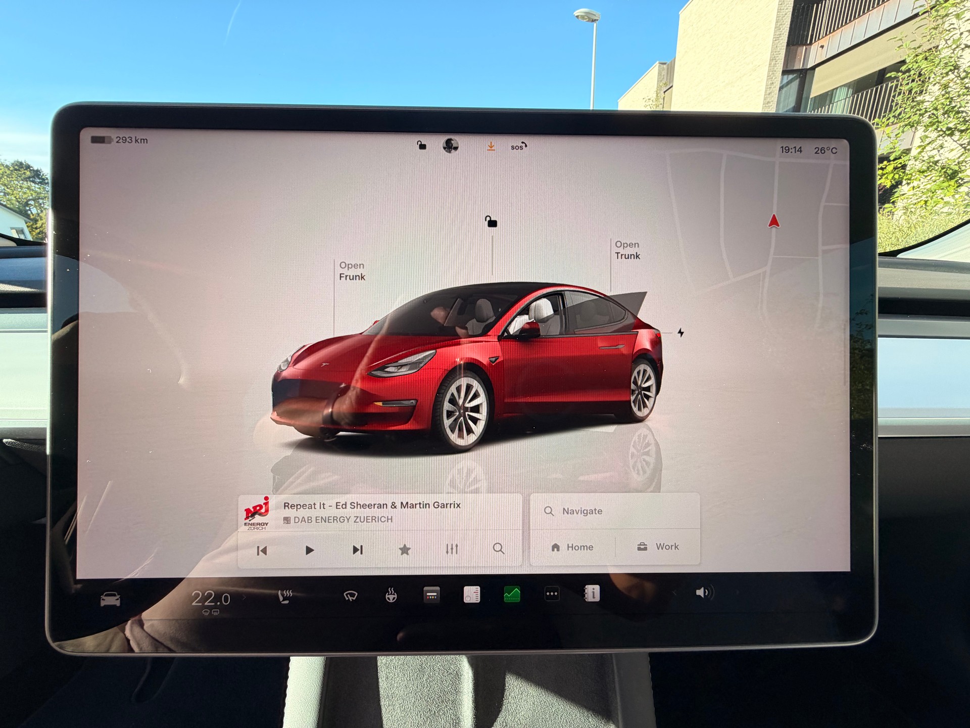 TESLA MODEL 3-image-15
