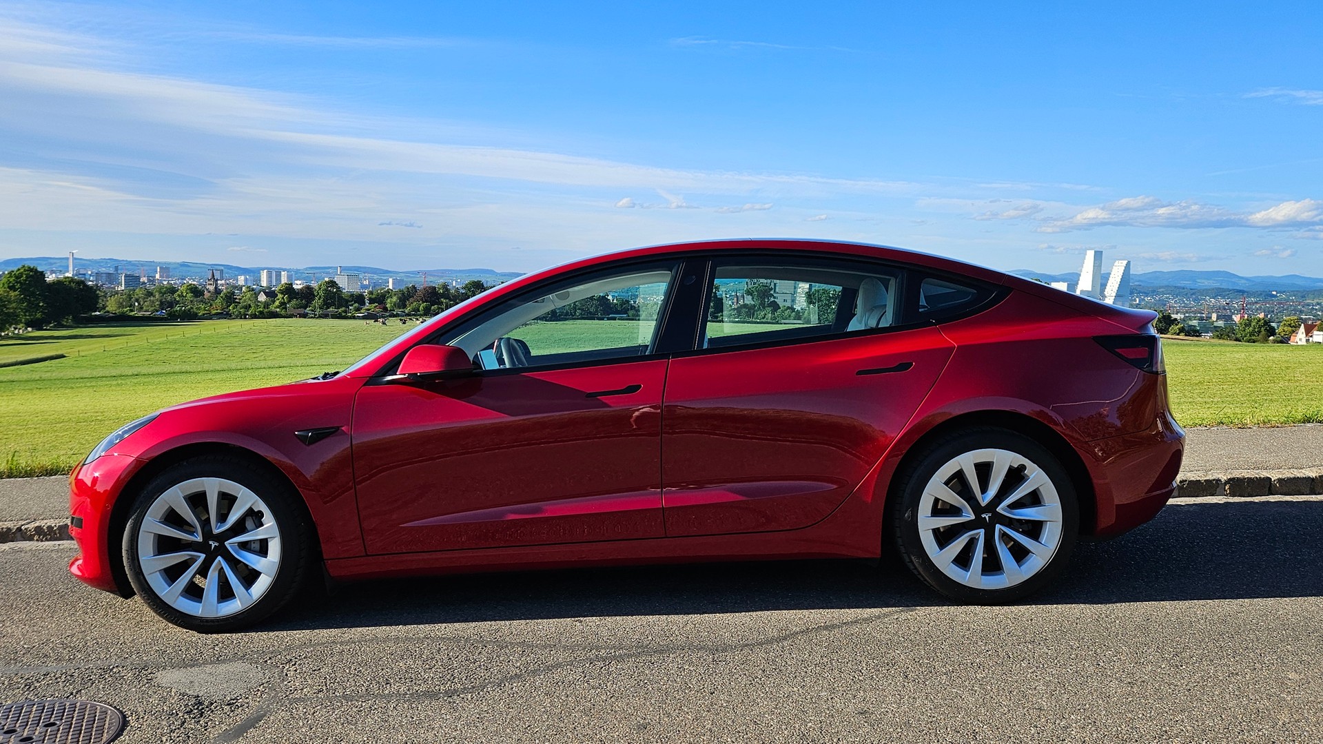 TESLA MODEL 3-image-7