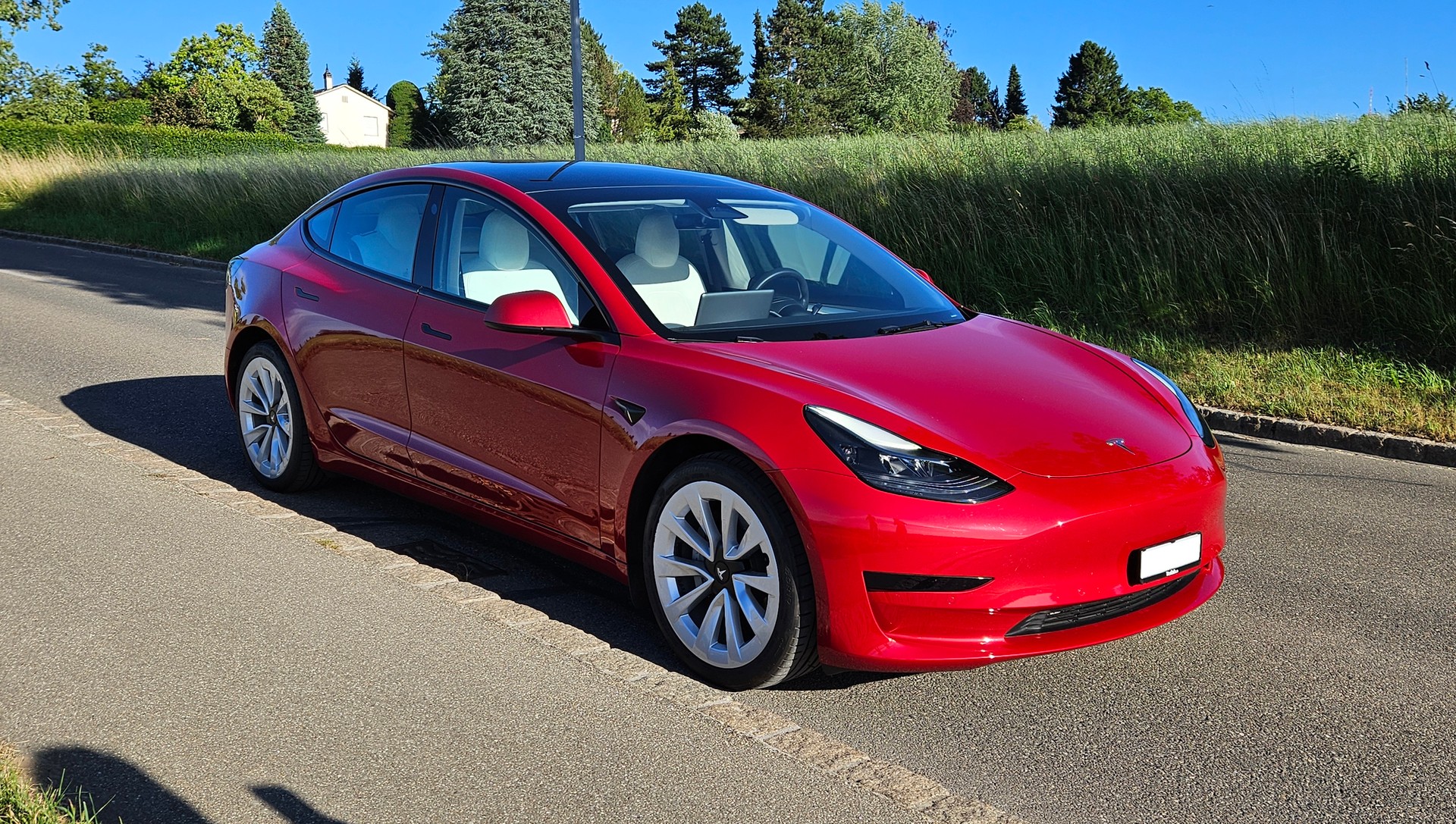 TESLA MODEL 3-image-0