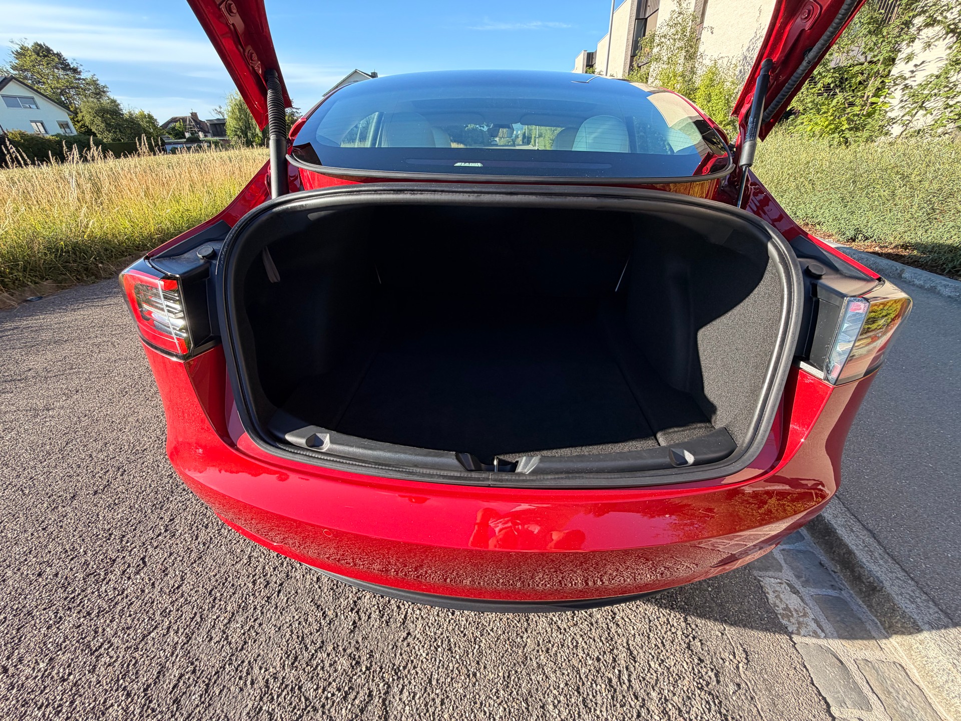 TESLA MODEL 3-image-16