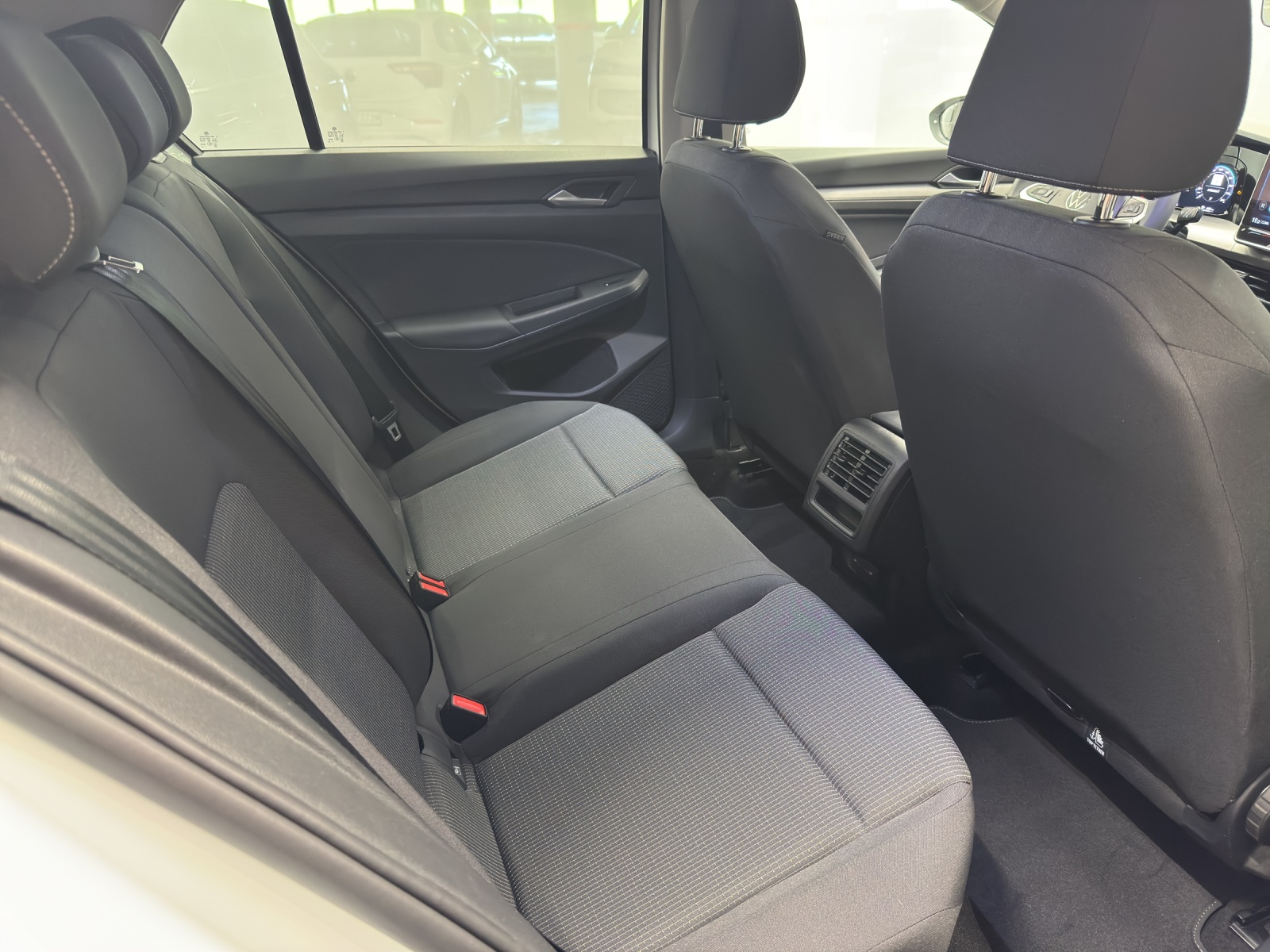 VW Golf VIII 1.5 eTSI Value DSG-image-9