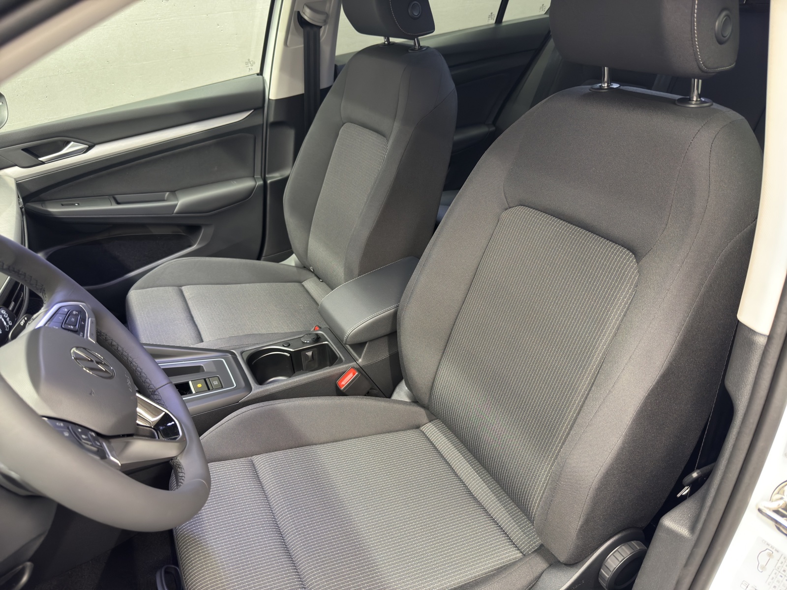 VW Golf VIII 1.5 eTSI Value DSG-image-12