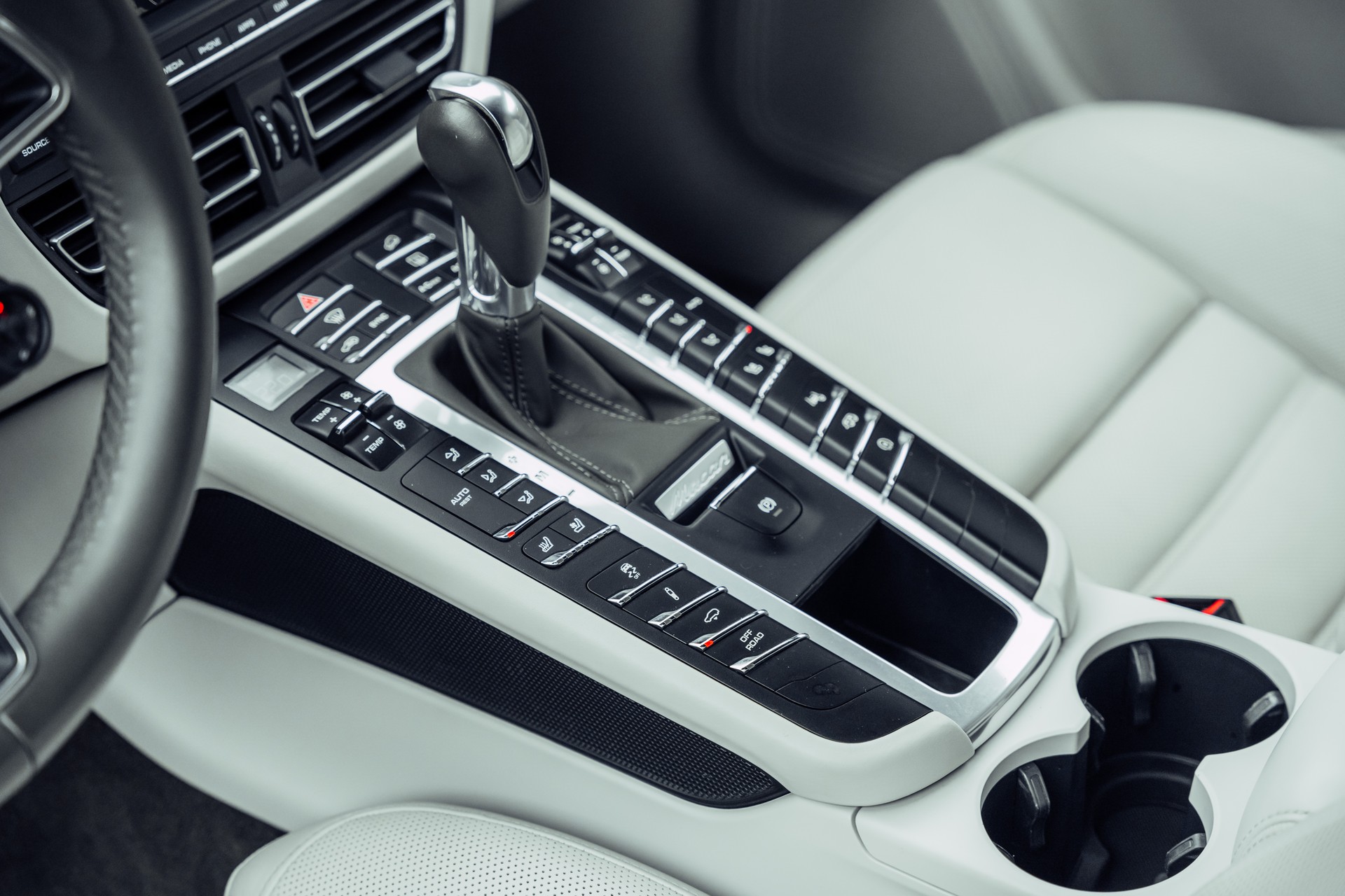PORSCHE Macan Turbo PDK-image-11