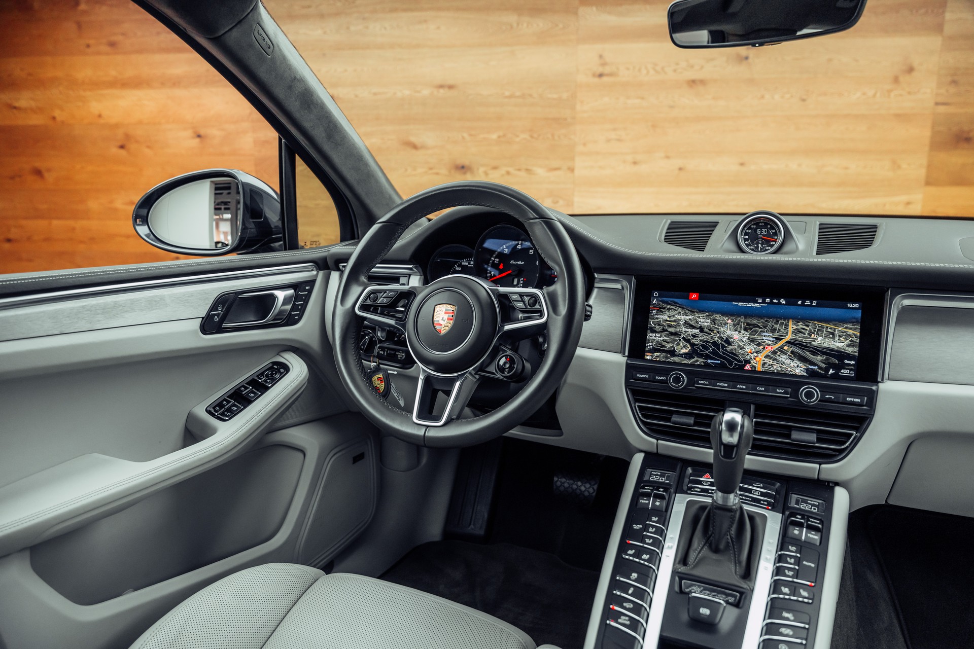 PORSCHE Macan Turbo PDK-image-16