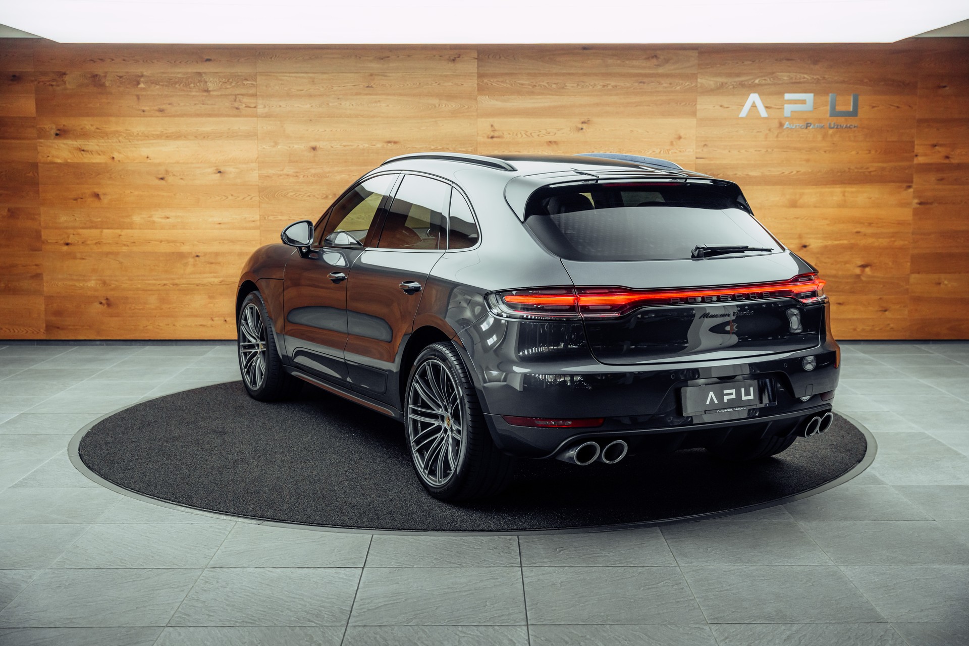 PORSCHE Macan Turbo PDK-image-2