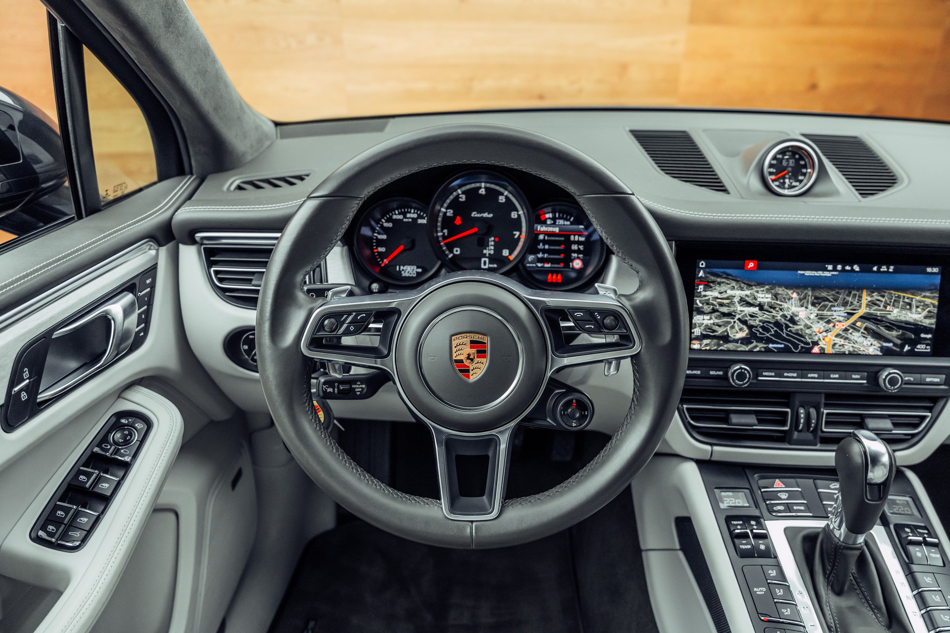 PORSCHE Macan Turbo PDK-image-15