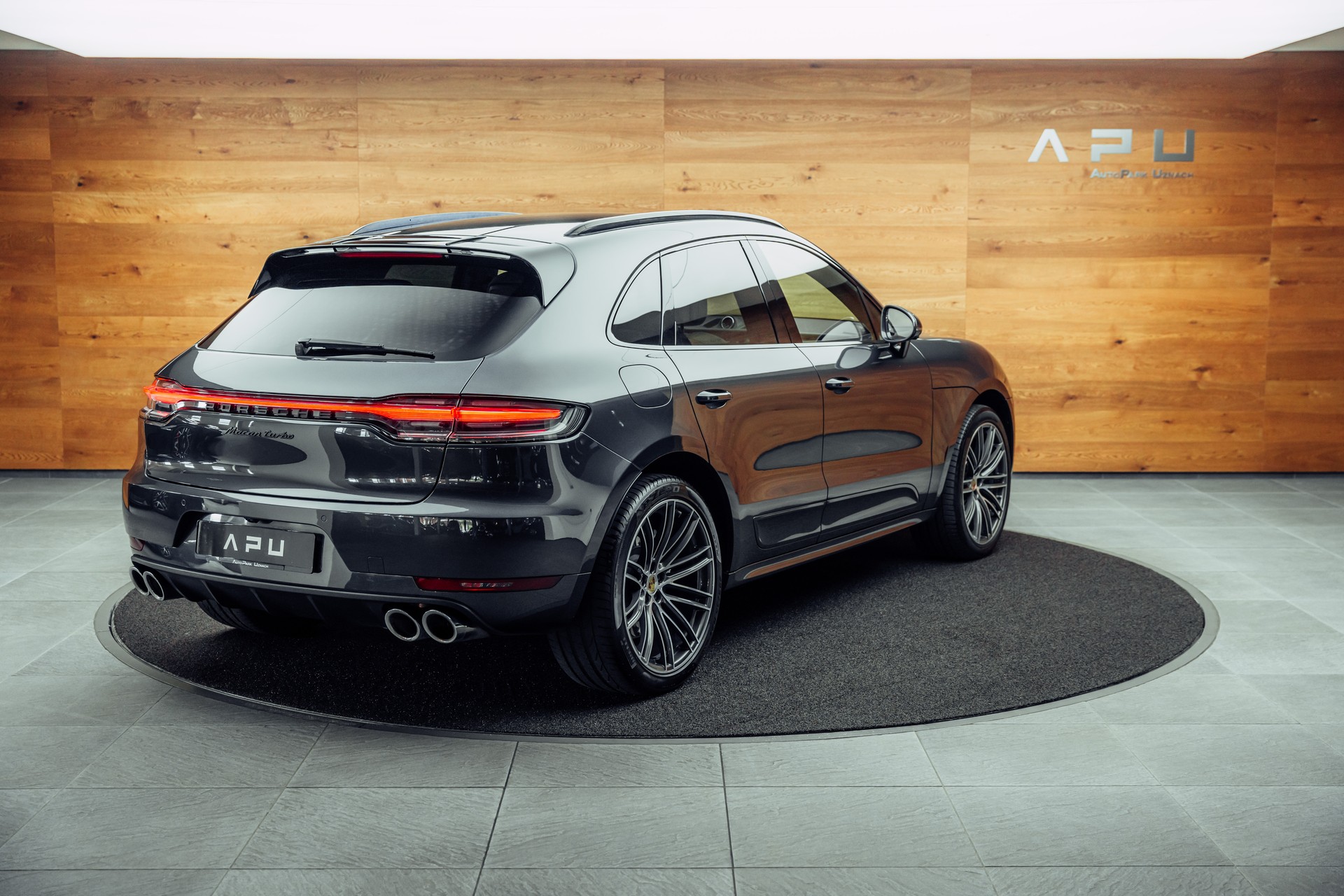 PORSCHE Macan Turbo PDK-image-1