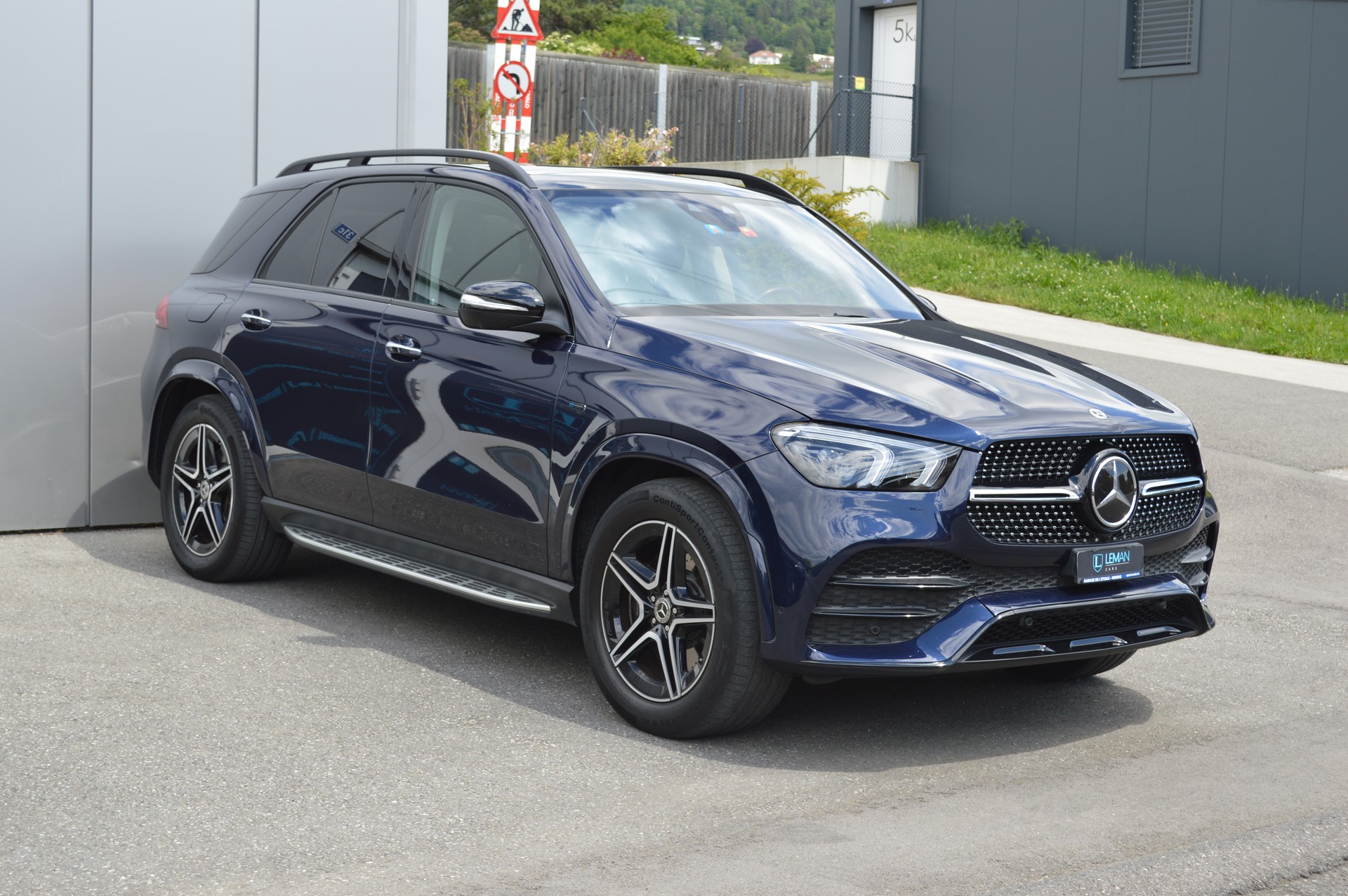 MERCEDES-BENZ GLE 350 de 4Matic AMG Line 9G-Tronic-showroom-element-2