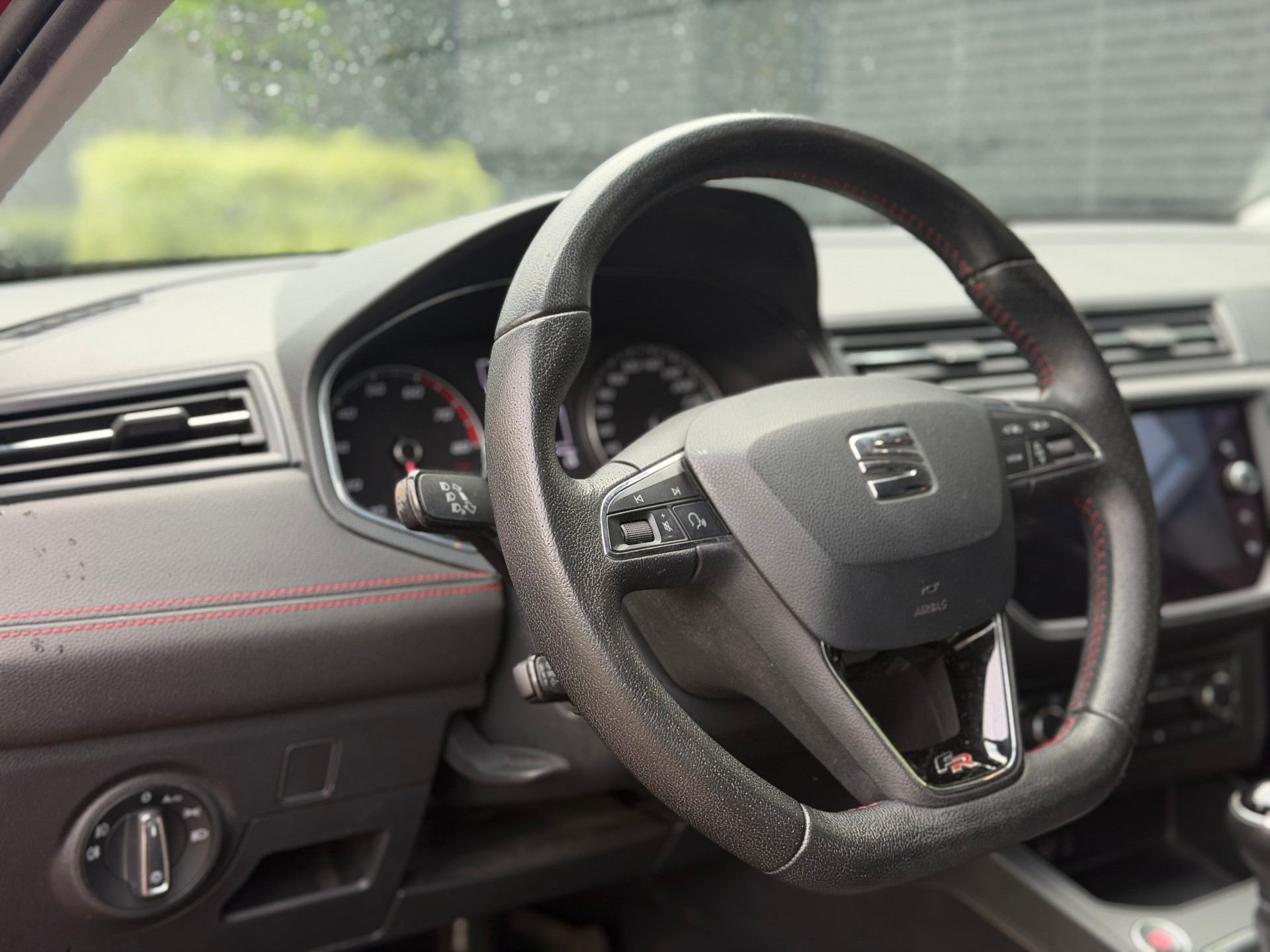 SEAT Ibiza 1.5 TSI EVO Swiss FR-image-10